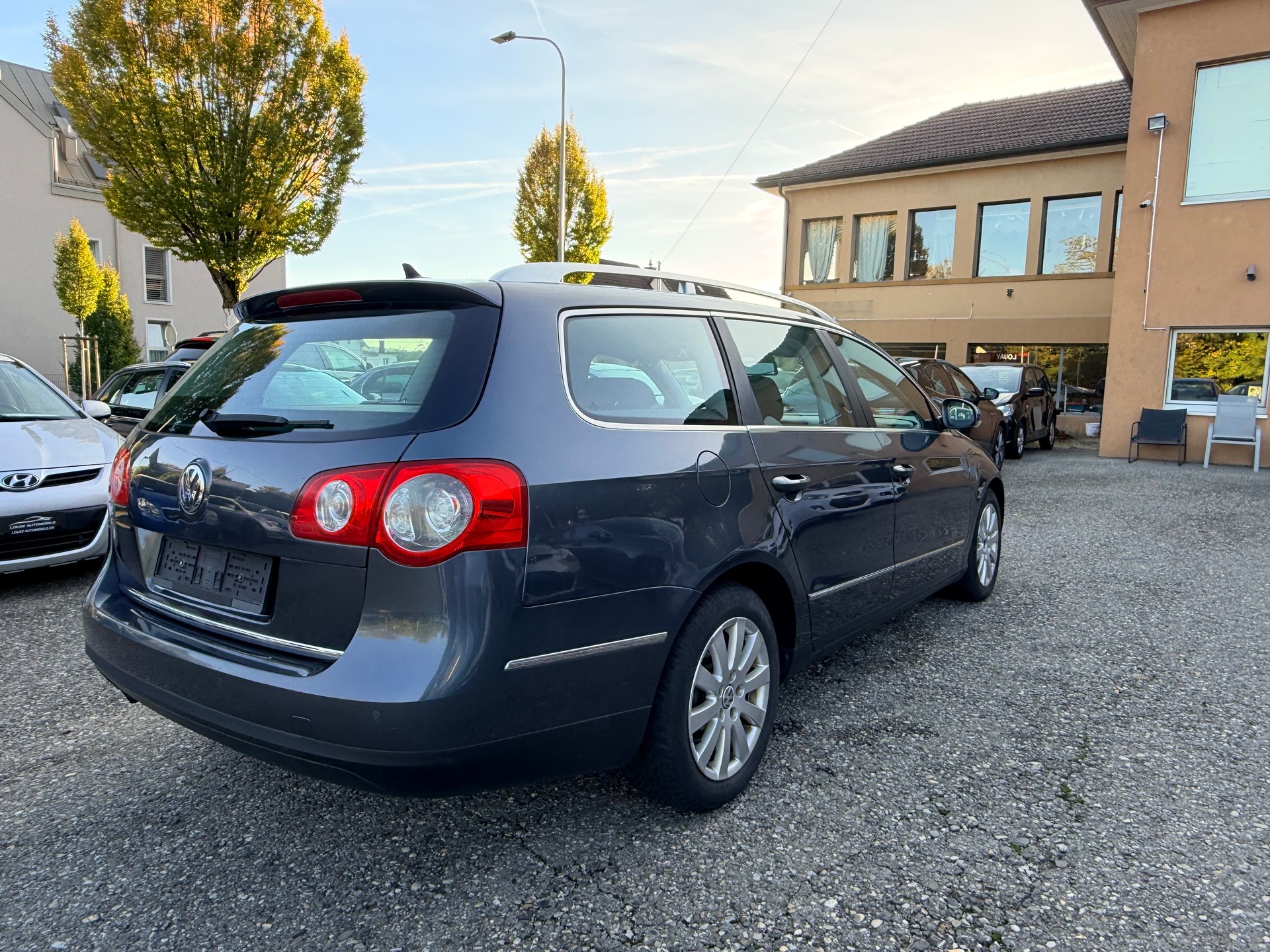 VW Passat Variant 2.0 TDI BlueMotion Trendline-image-6