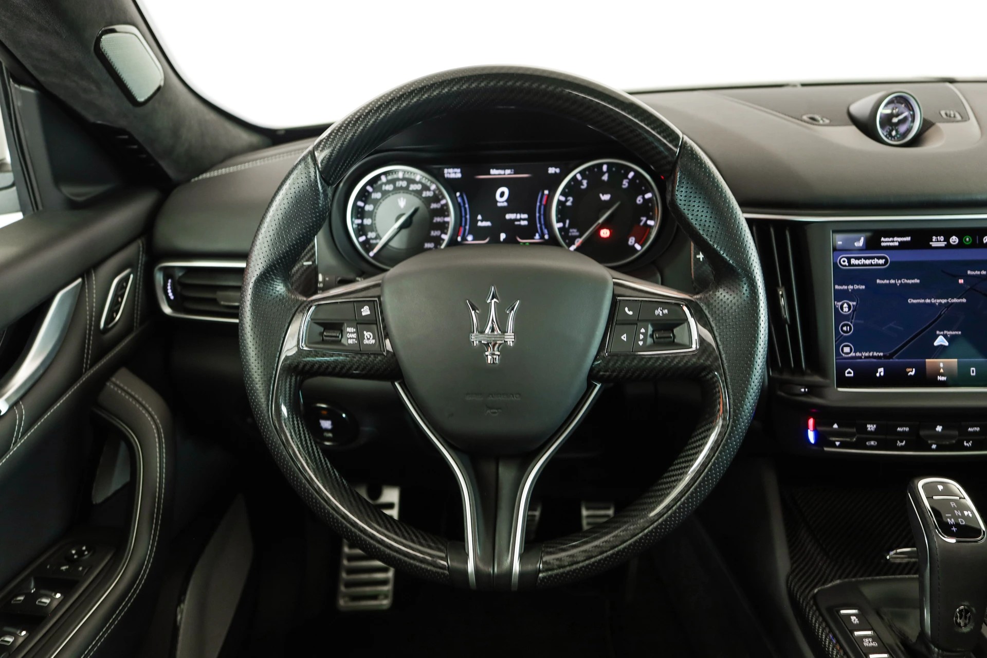 MASERATI Levante 3.8 V8 Trofeo Q4 Automatica • Toit ouvrant • Sièges ventilés • Carbone-image-8