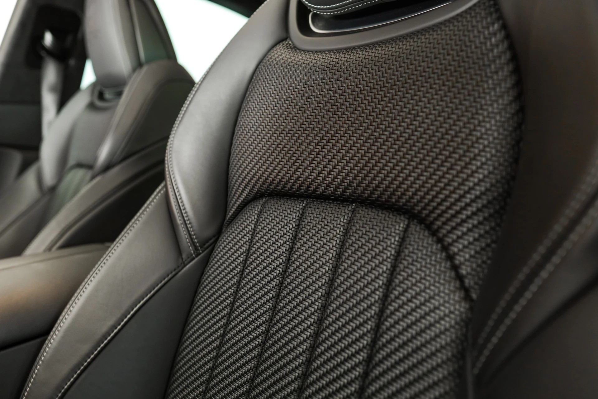 MASERATI Levante 3.8 V8 Trofeo Q4 Automatica • Toit ouvrant • Sièges ventilés • Carbone-image-20