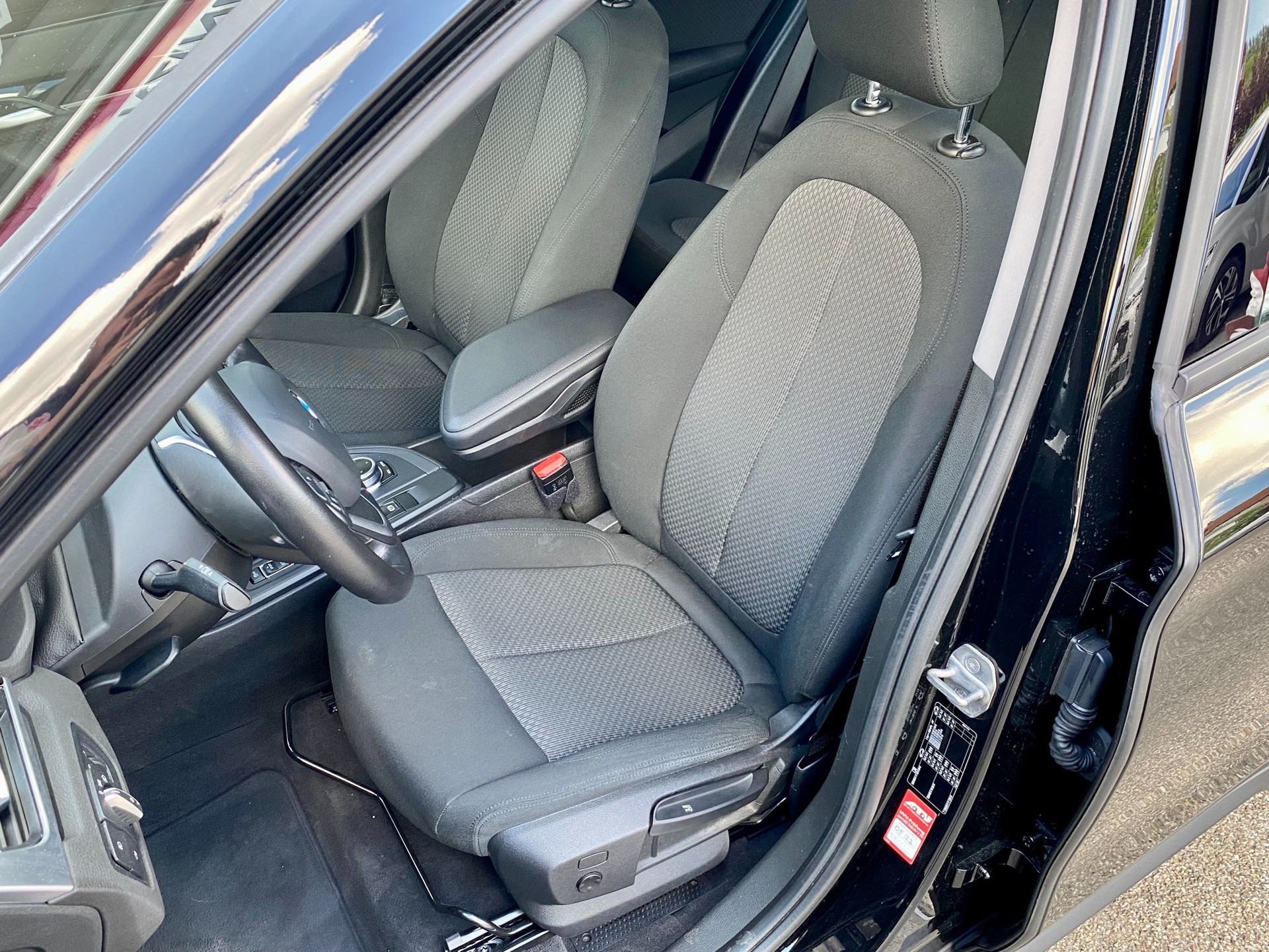 BMW X1 sDrive 18i-image-2