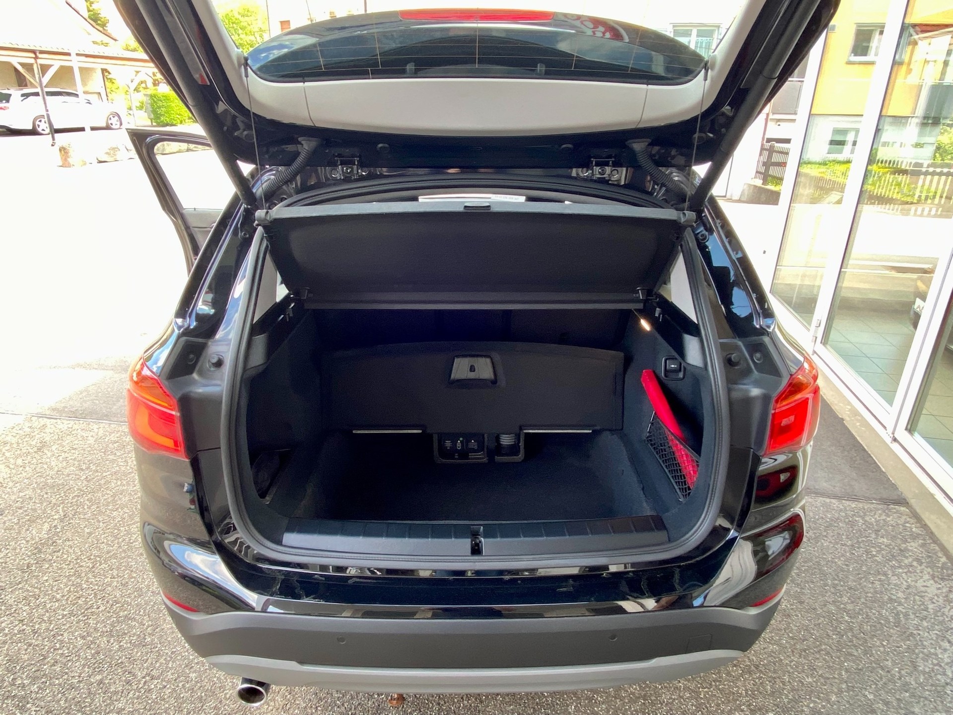 BMW X1 sDrive 18i-image-8