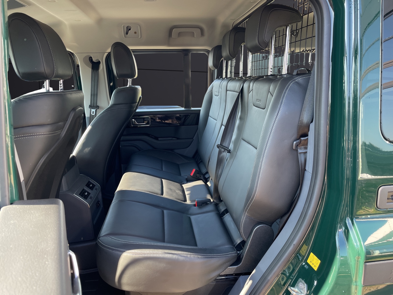 INEOS Grenadier 3.0D Utility Wagon 5-Sitz-image-14