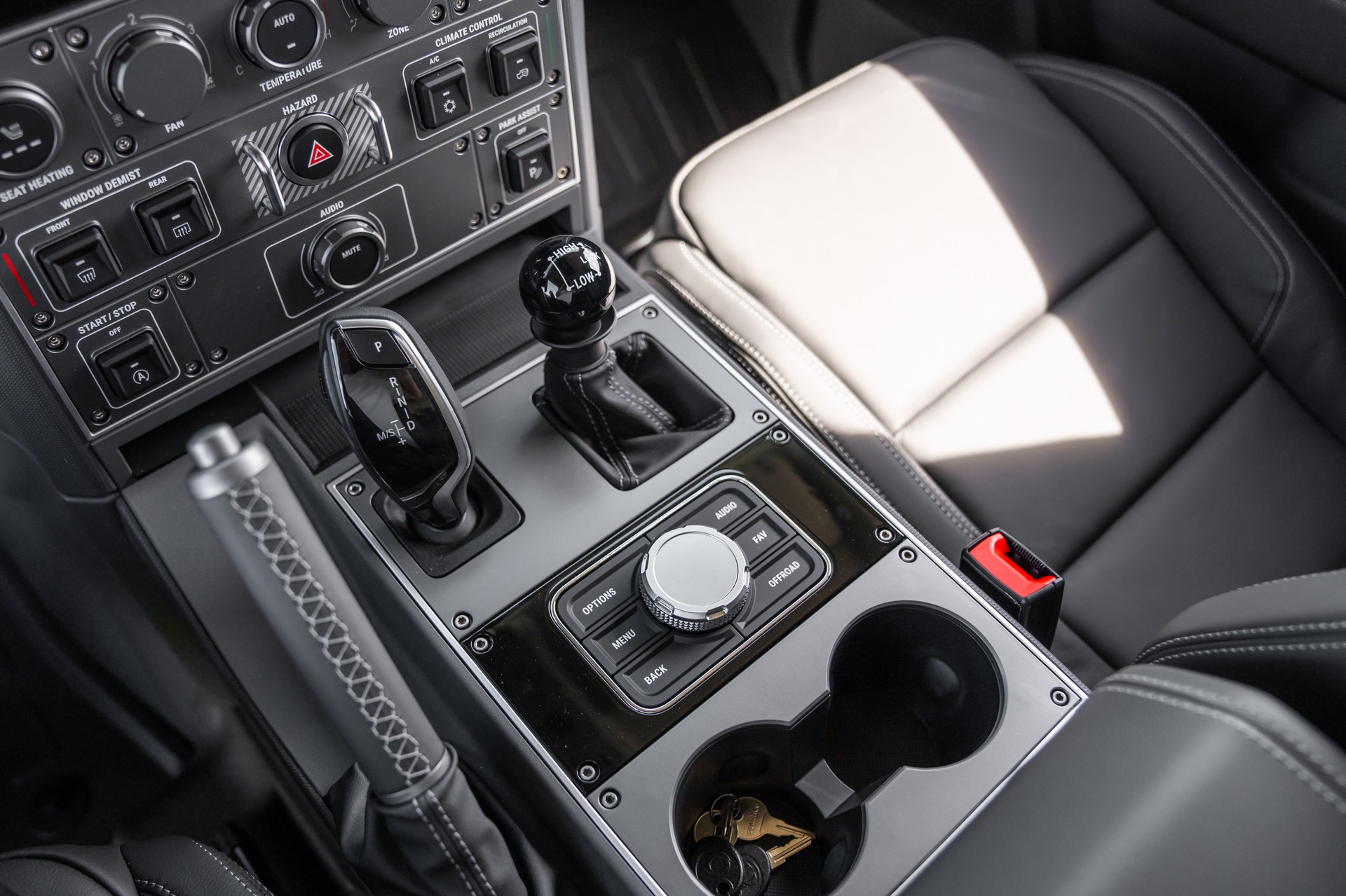INEOS Grenadier 3.0D Utility Wagon 5-Sitz-image-14