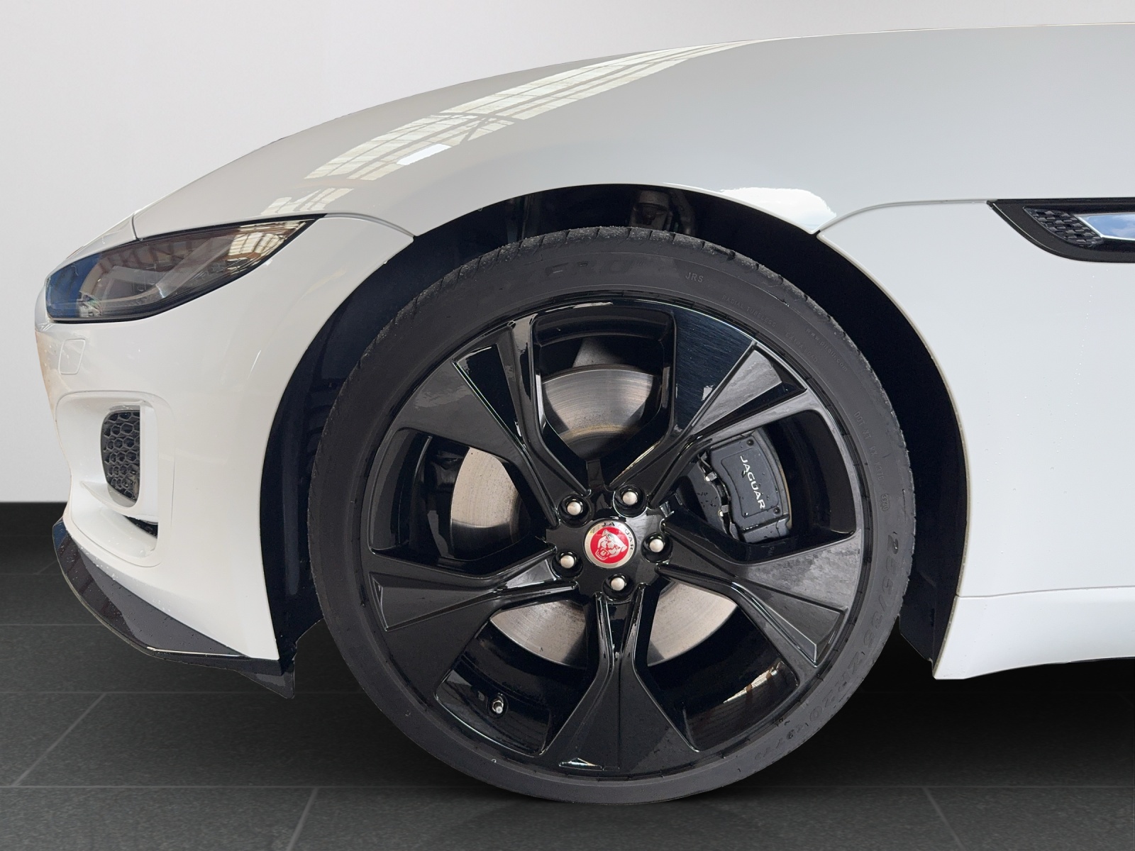 JAGUAR F-Type Convertible 5.0 V8 R-Dynamic Automatik-image-12