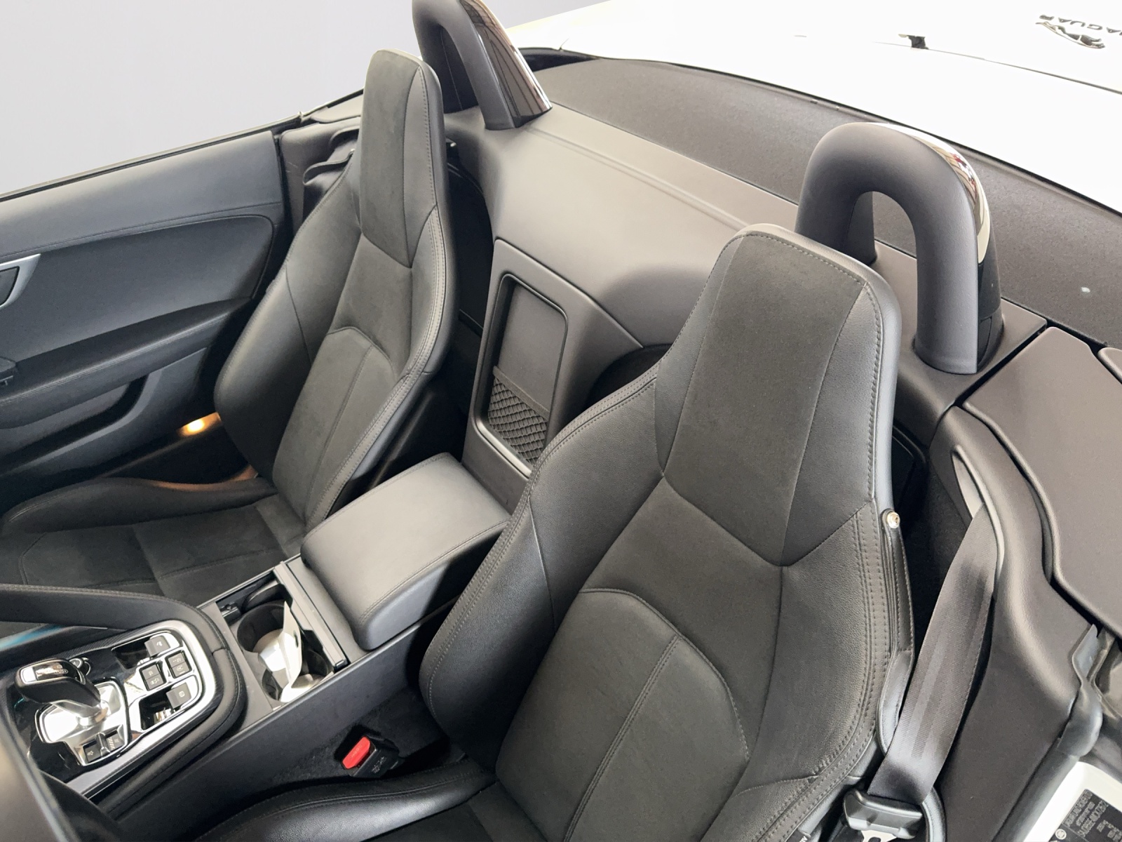 JAGUAR F-Type Convertible 5.0 V8 R-Dynamic Automatik-image-11