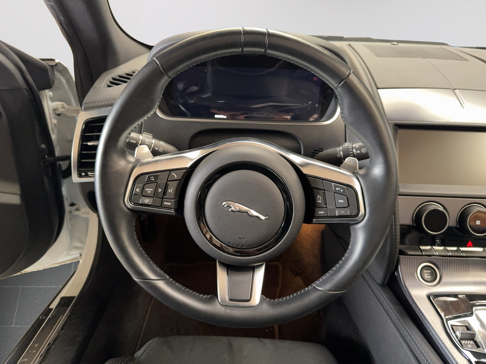 JAGUAR F-Type Convertible 5.0 V8 R-Dynamic Automatik-image-10