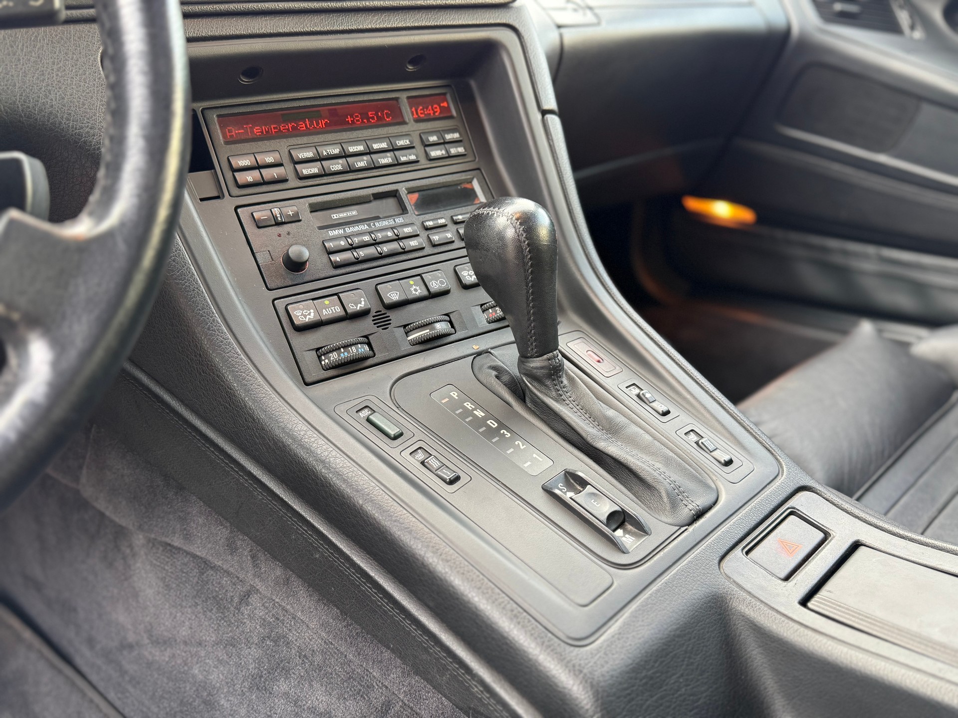 BMW 850i A-image-9