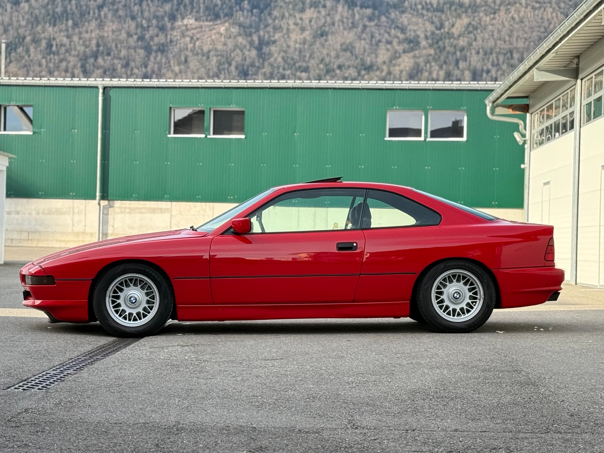 BMW 850i A-showroom-element-3