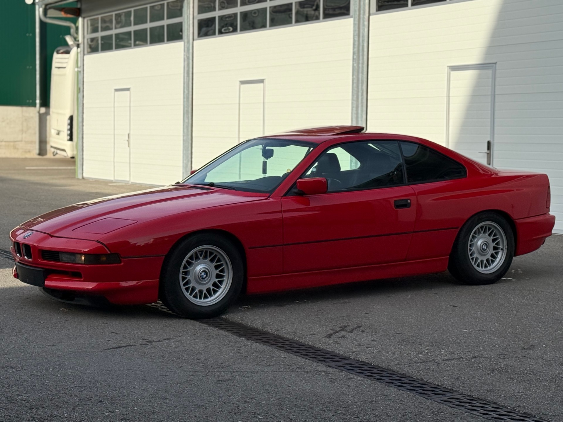BMW 850i A-showroom-element-2