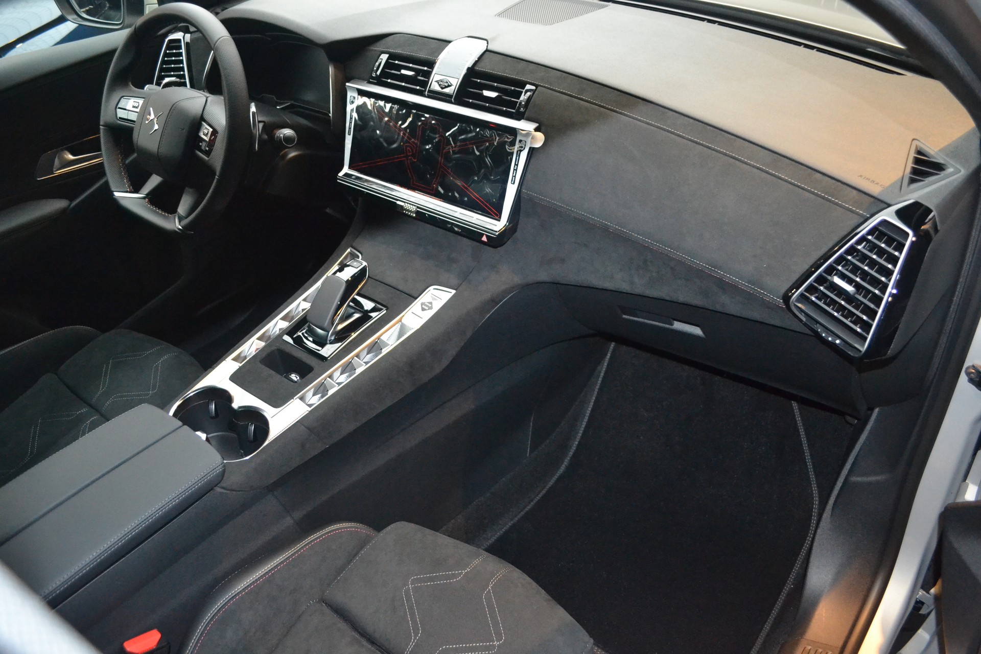 DS AUTOMOBILES DS 7 Crossback E-Tense 300 4x4 Pallas-image-5