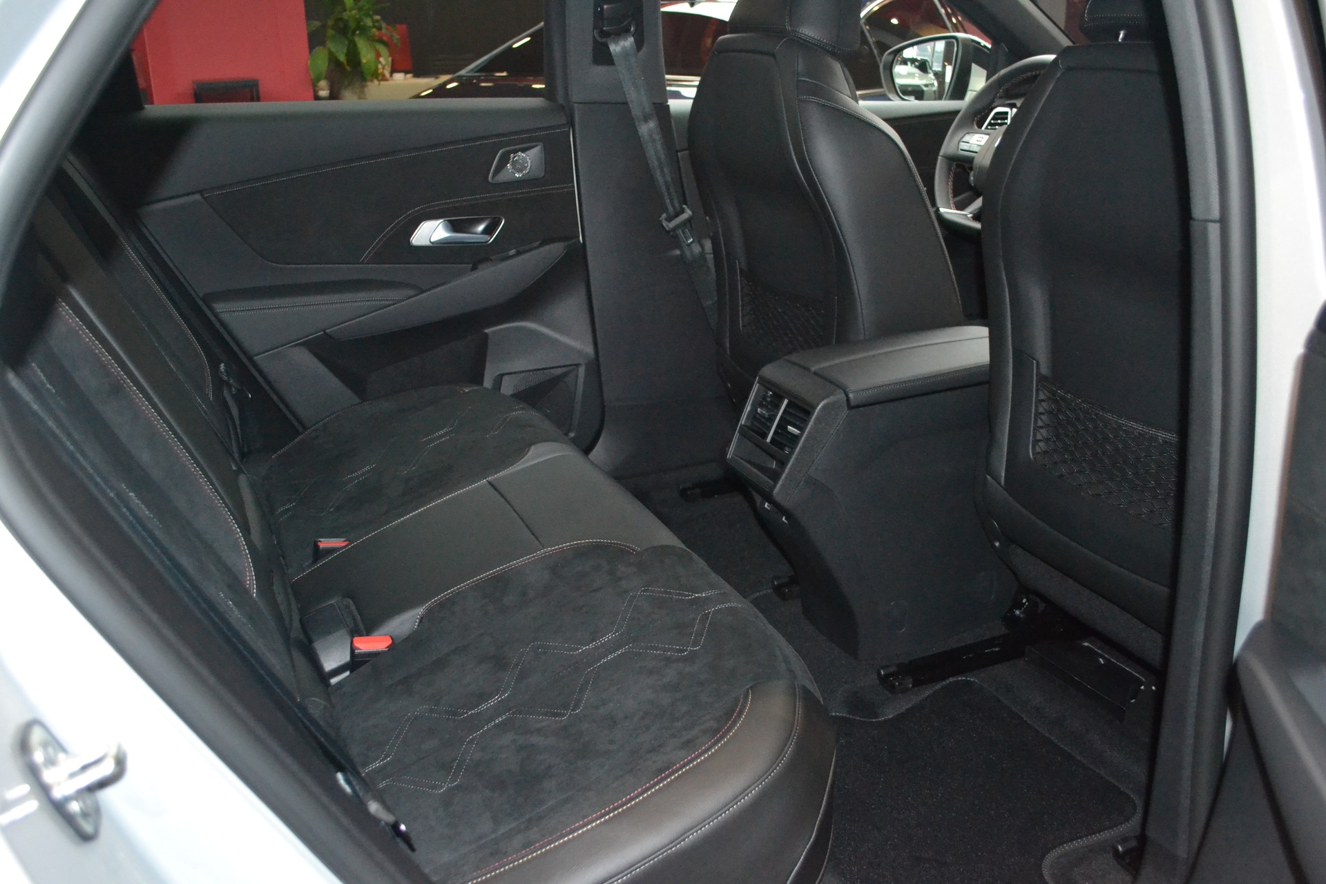 DS AUTOMOBILES DS 7 Crossback E-Tense 300 4x4 Pallas-image-8