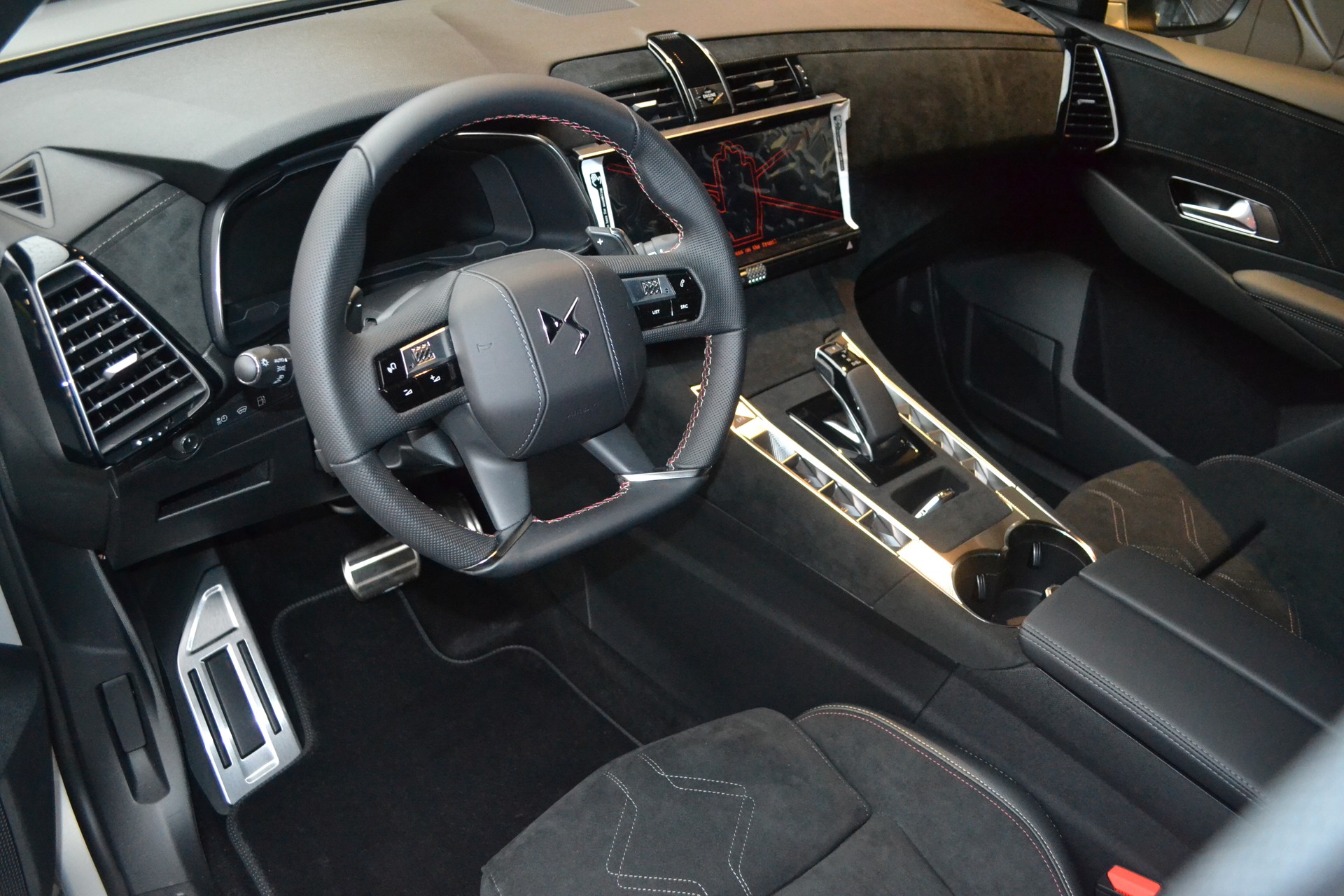 DS AUTOMOBILES DS 7 Crossback E-Tense 300 4x4 Pallas-image-4