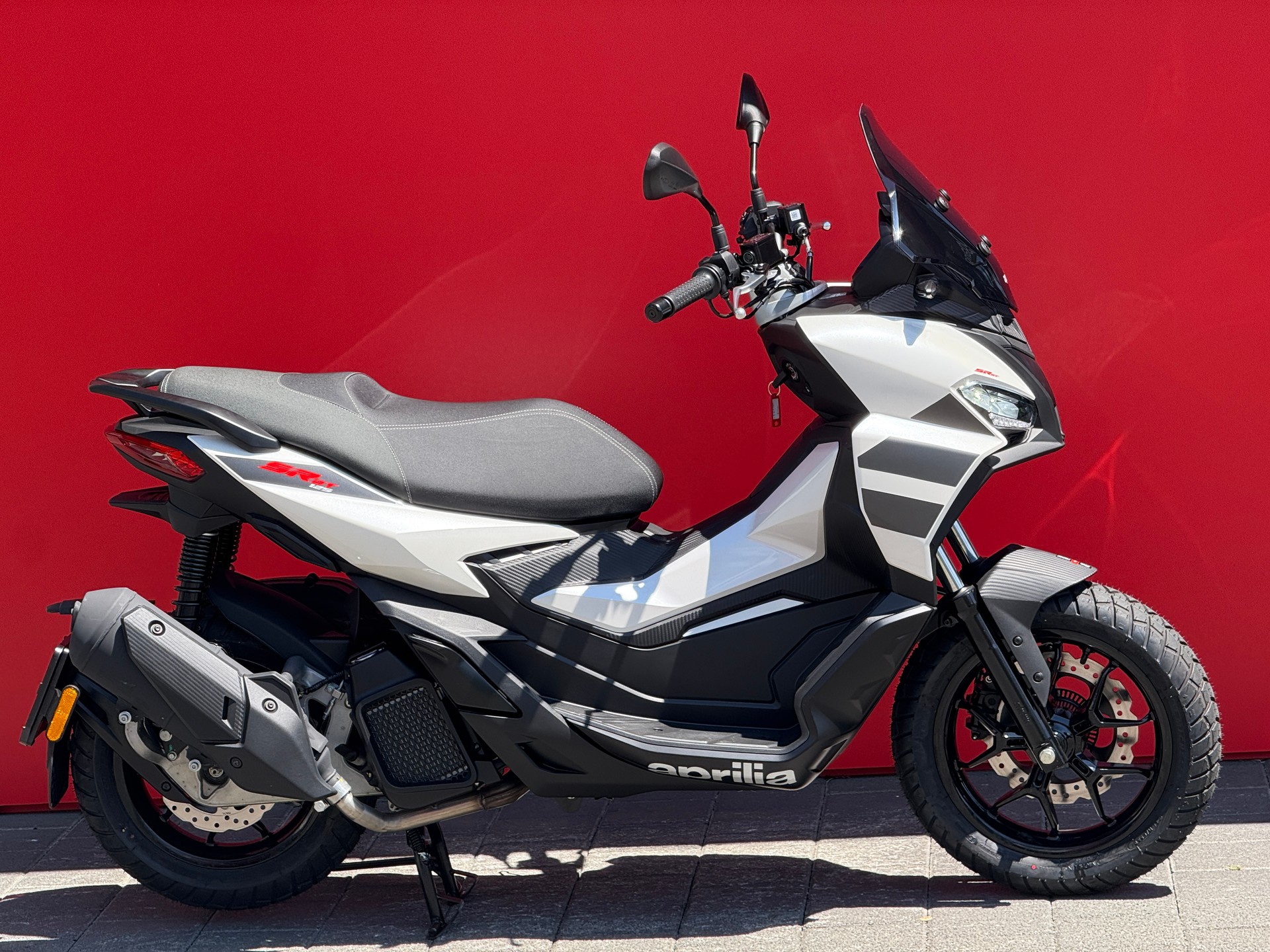 APRILIA SR 200 GT ABS E5+-showroom-element-3
