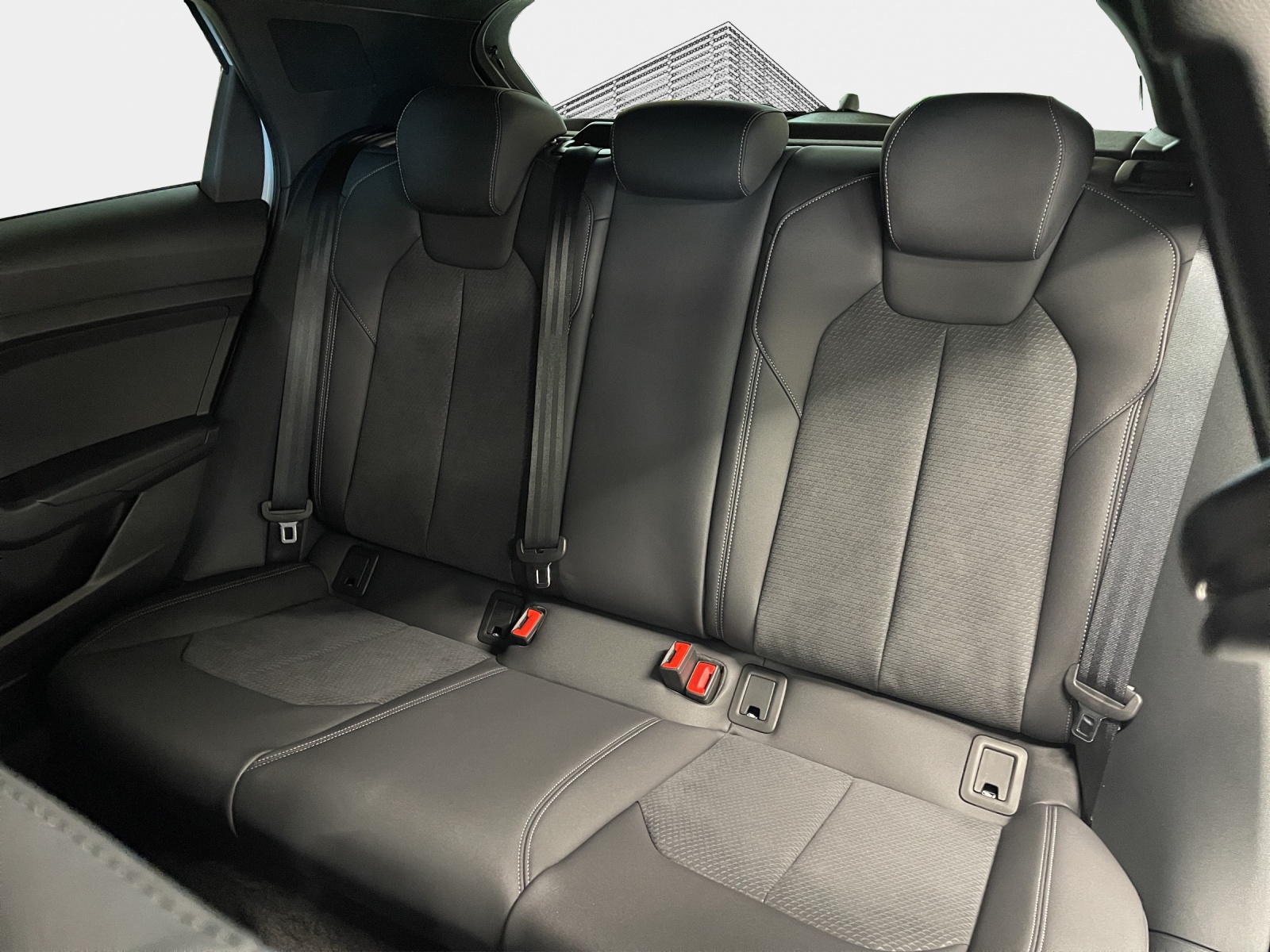 AUDI A1 Sportback 35 TFSI S Line S-tronic-image-11