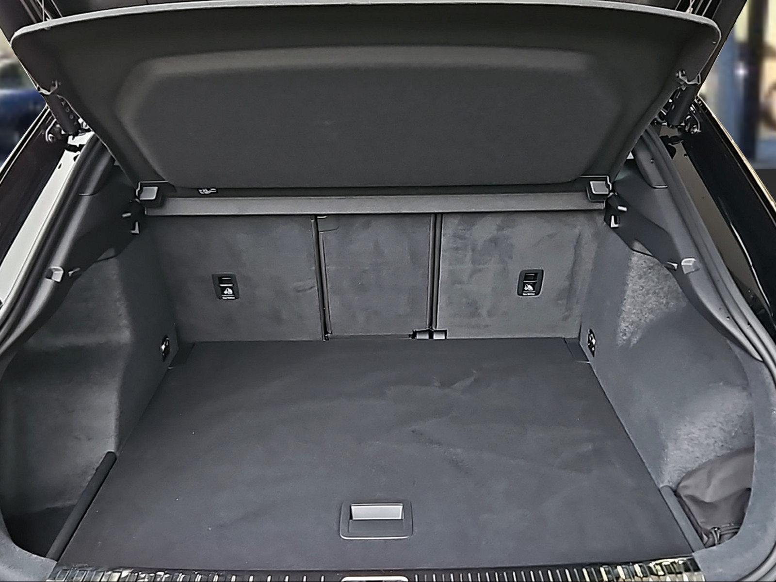 AUDI Q3 Sportback 35 TFSI S line Attraction S-tronic Mythosschwarz Metallic-image-5
