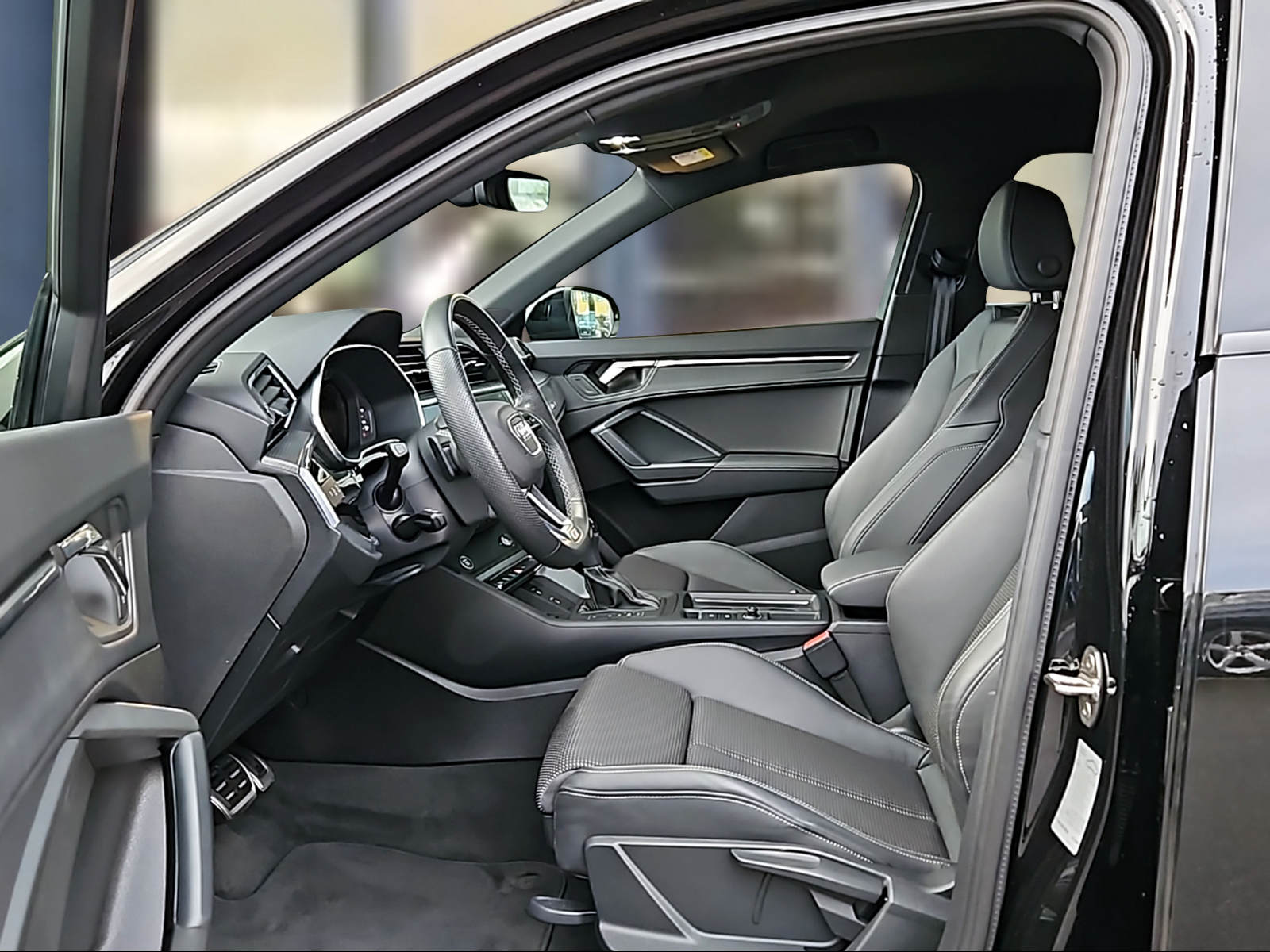 AUDI Q3 Sportback 35 TFSI S line Attraction S-tronic Mythosschwarz Metallic-image-8