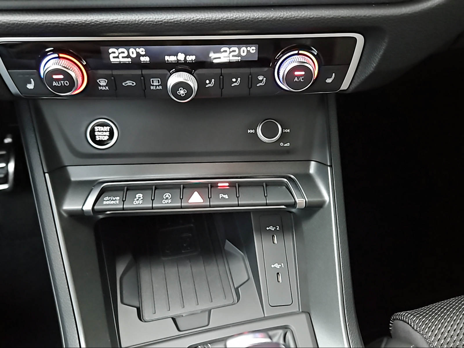 AUDI Q3 Sportback 35 TFSI S line Attraction S-tronic Mythosschwarz Metallic-image-17