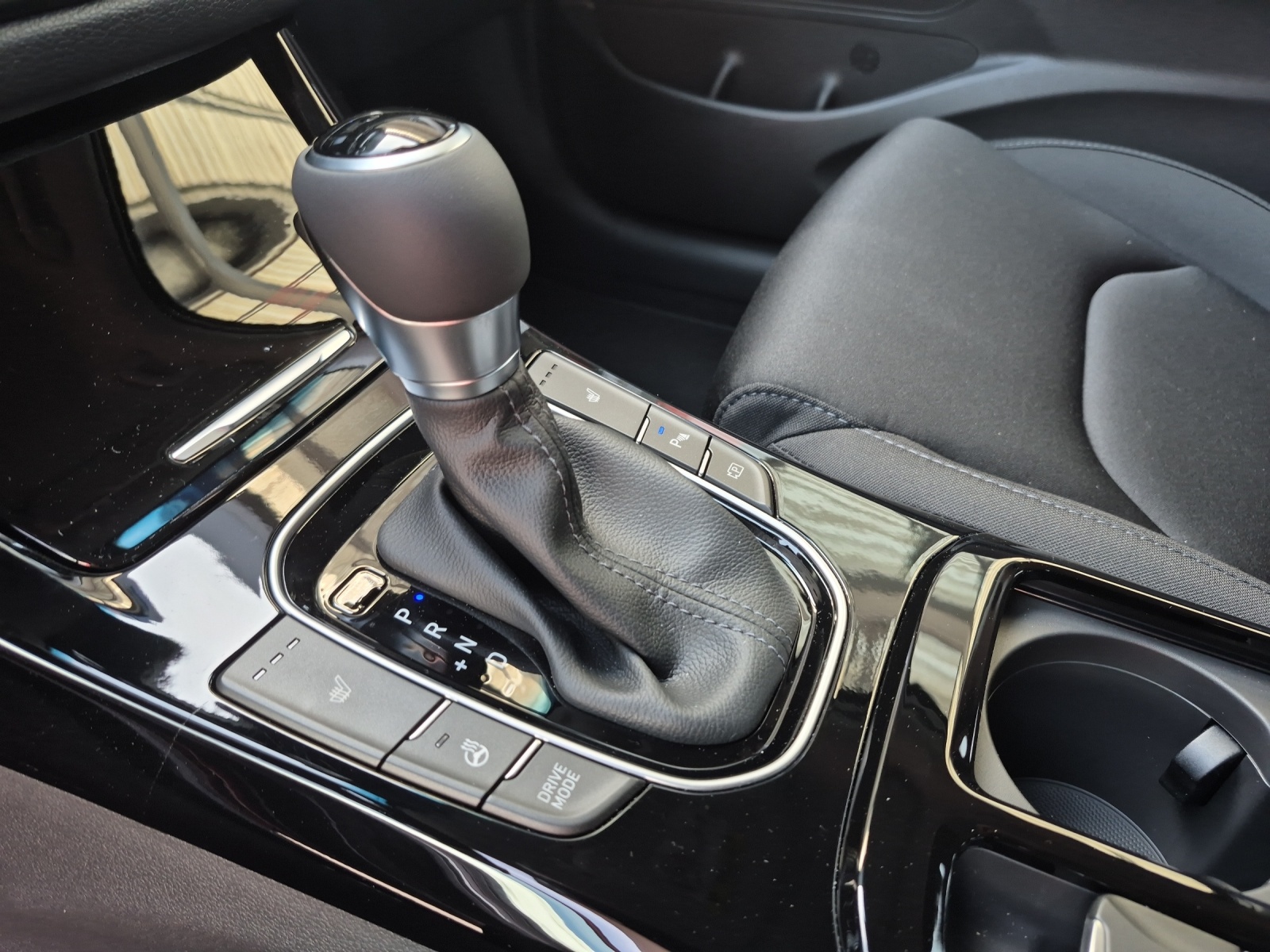 HYUNDAI i30 1.5 T-GDi Amplia-image-14