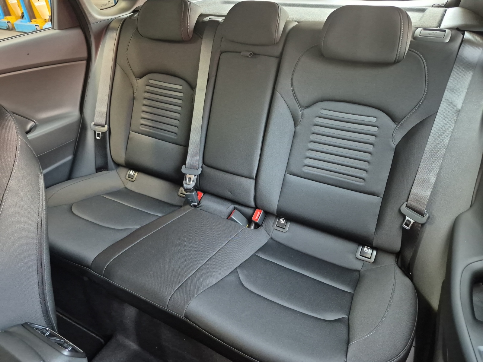 HYUNDAI i30 1.5 T-GDi Amplia-image-6