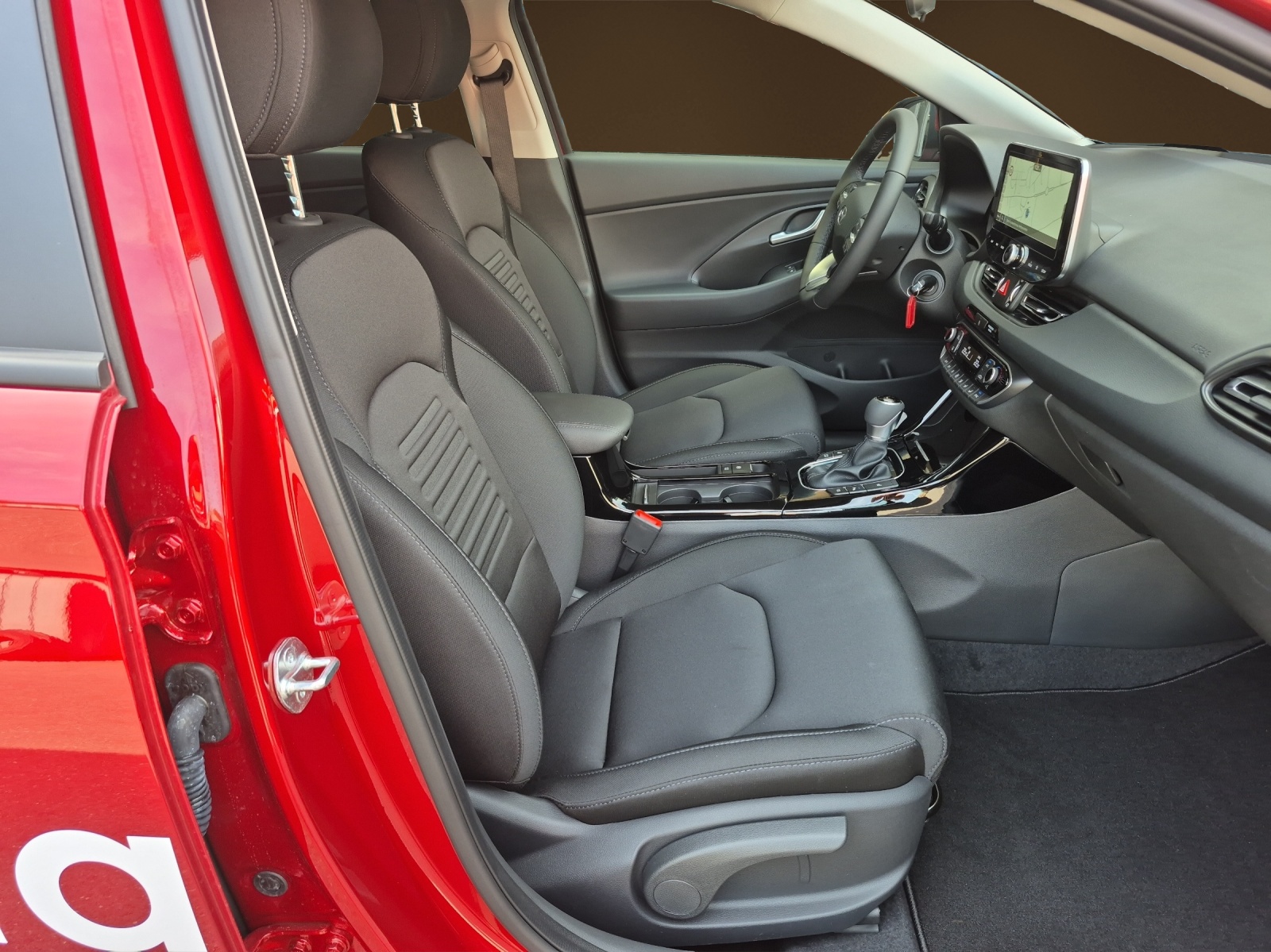 HYUNDAI i30 1.5 T-GDi Amplia-image-8