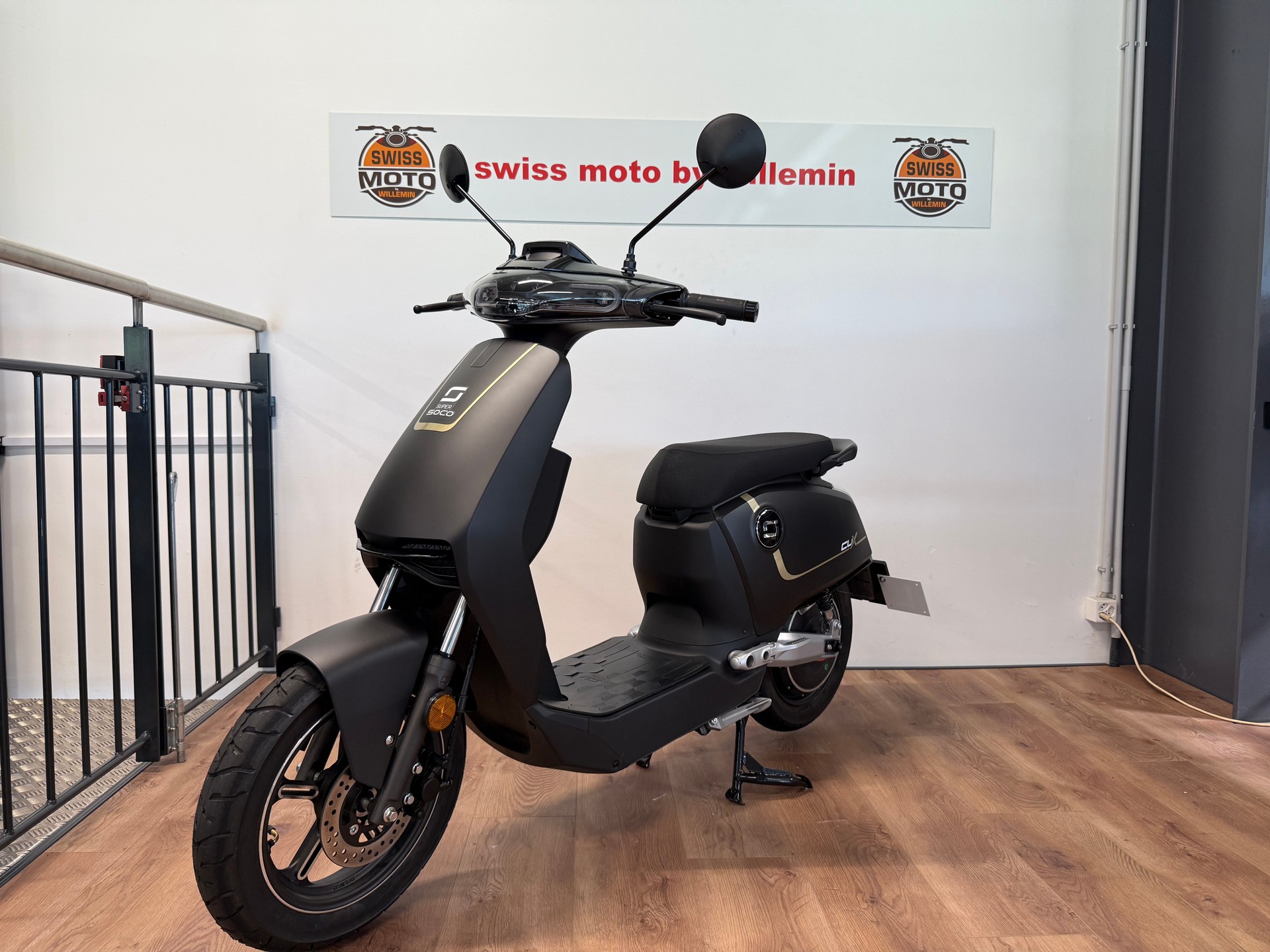 SUPER SOCO CUX-showroom-element-2
