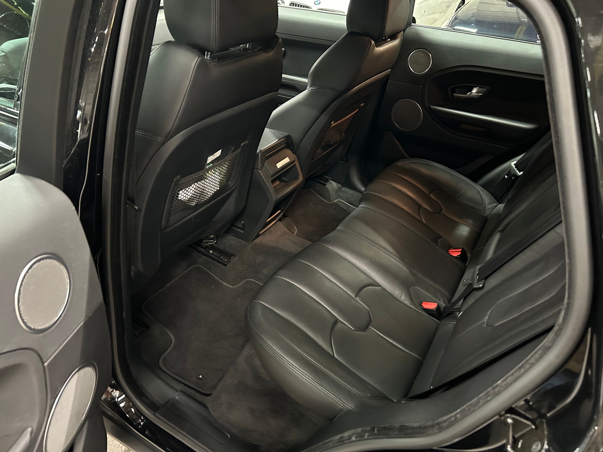 LAND ROVER Range Rover Evoque 2.2 TD4 Prestige AT9-image-9
