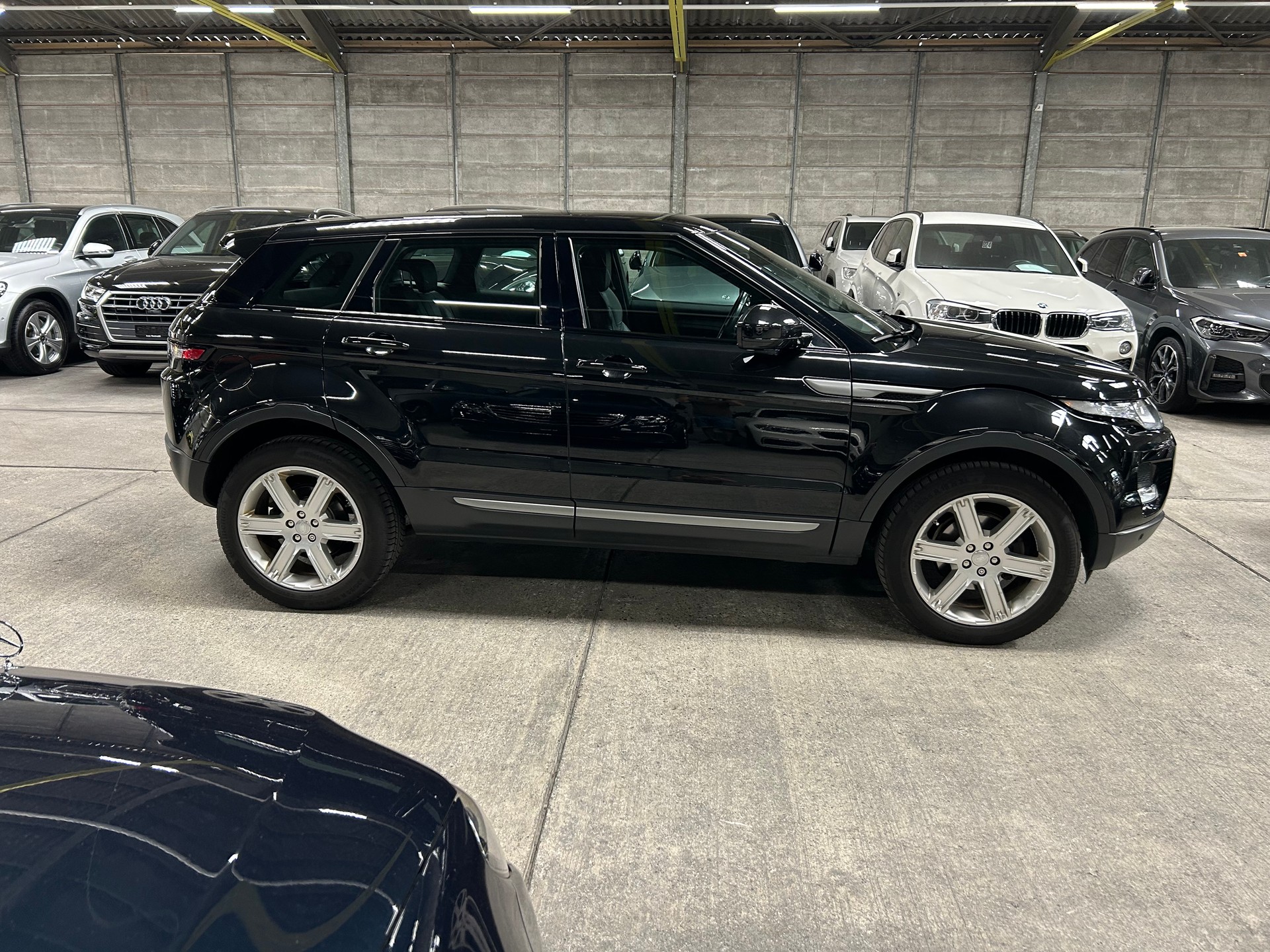LAND ROVER Range Rover Evoque 2.2 TD4 Prestige AT9-image-2