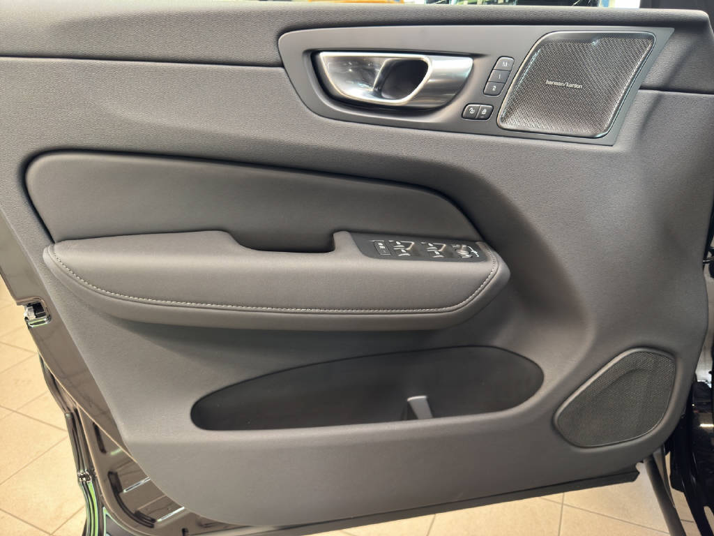VOLVO XC60 2.0 T6 TE Ultra Dark eAWD-image-13