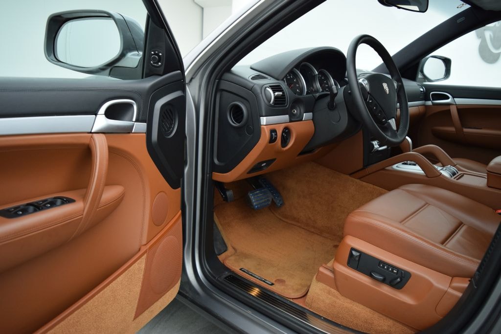 PORSCHE Cayenne S 4.8 V8-image-8