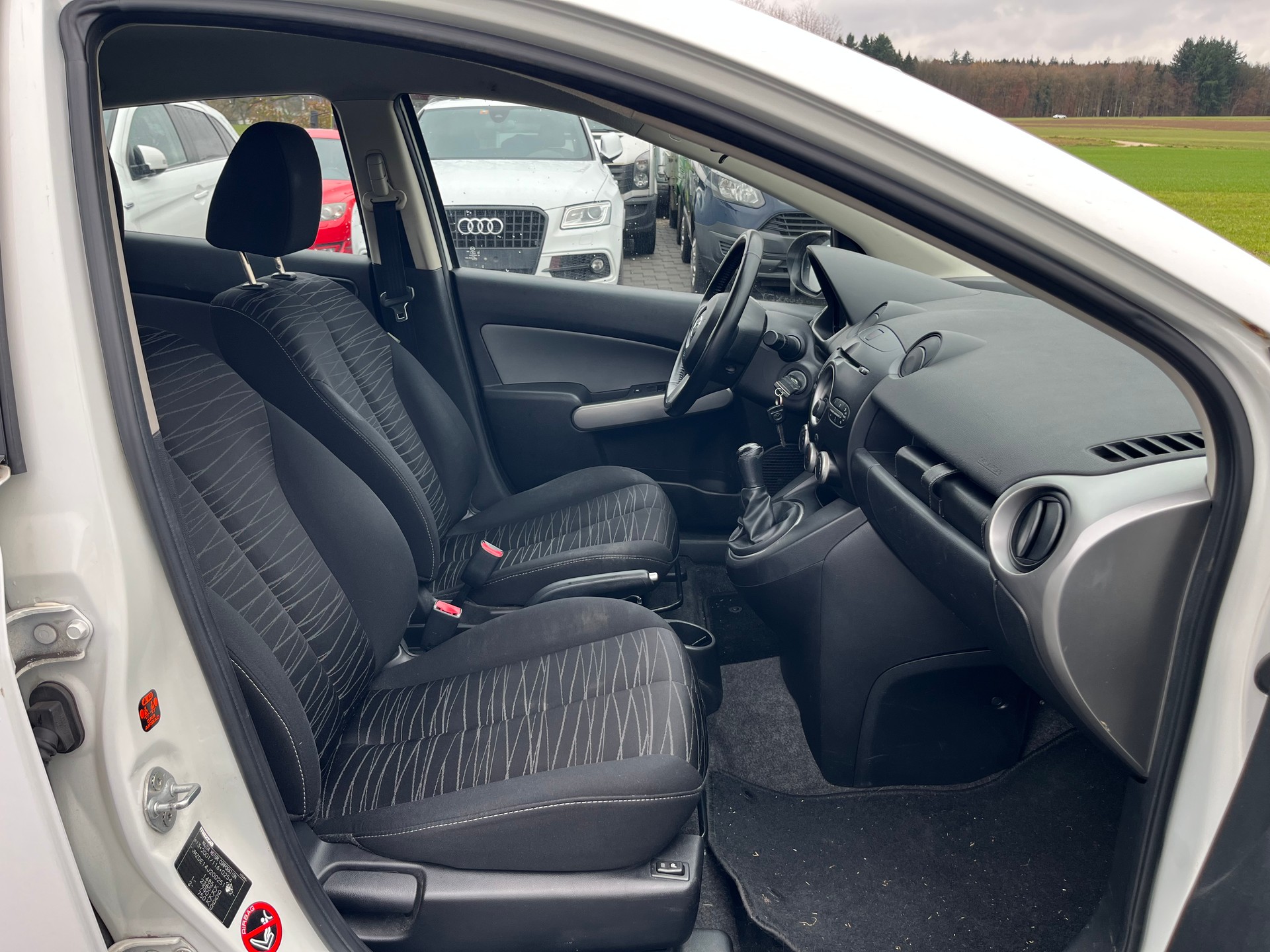 MAZDA 2 1.3i 16V Exclusive-image-12