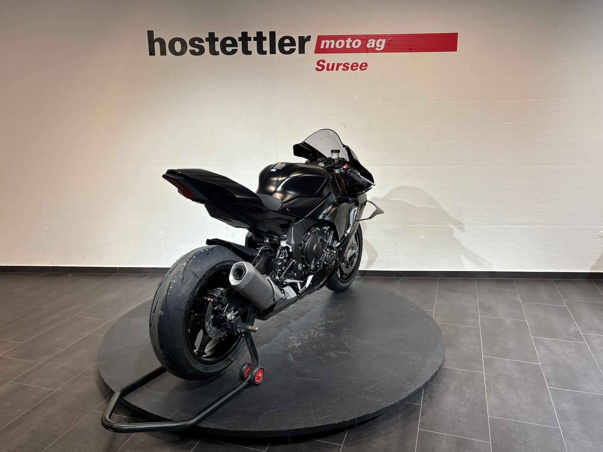YAMAHA R1 Race-showroom-element-2