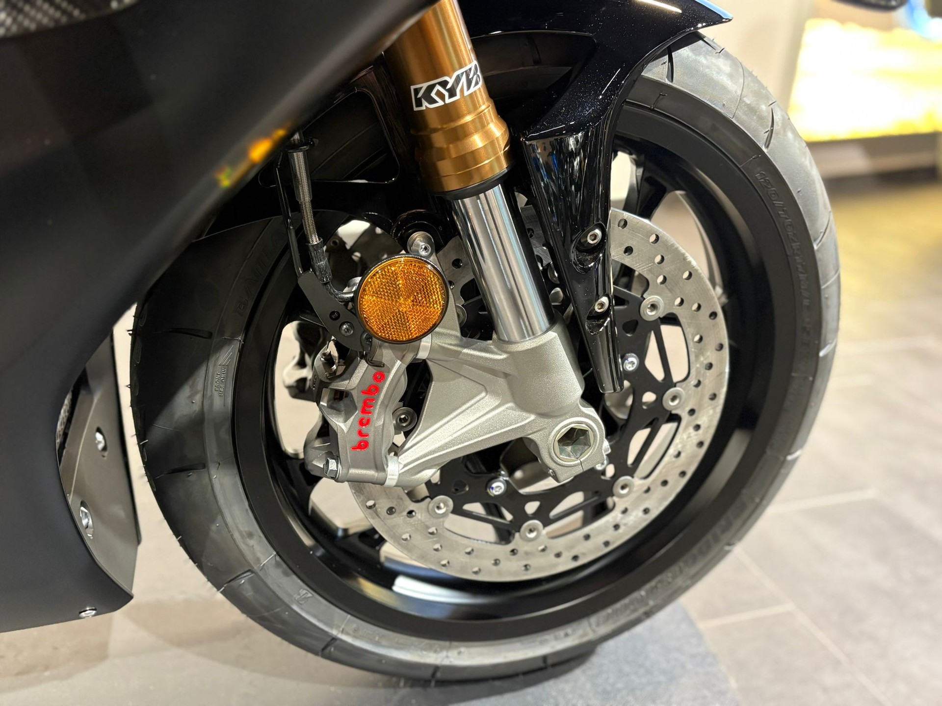 YAMAHA R1 Race-image-14