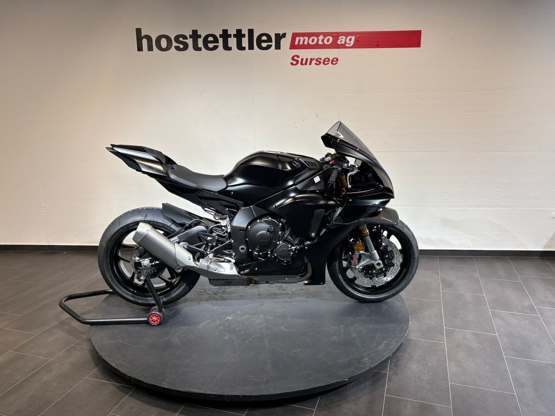 YAMAHA R1 Race-showroom-element-1