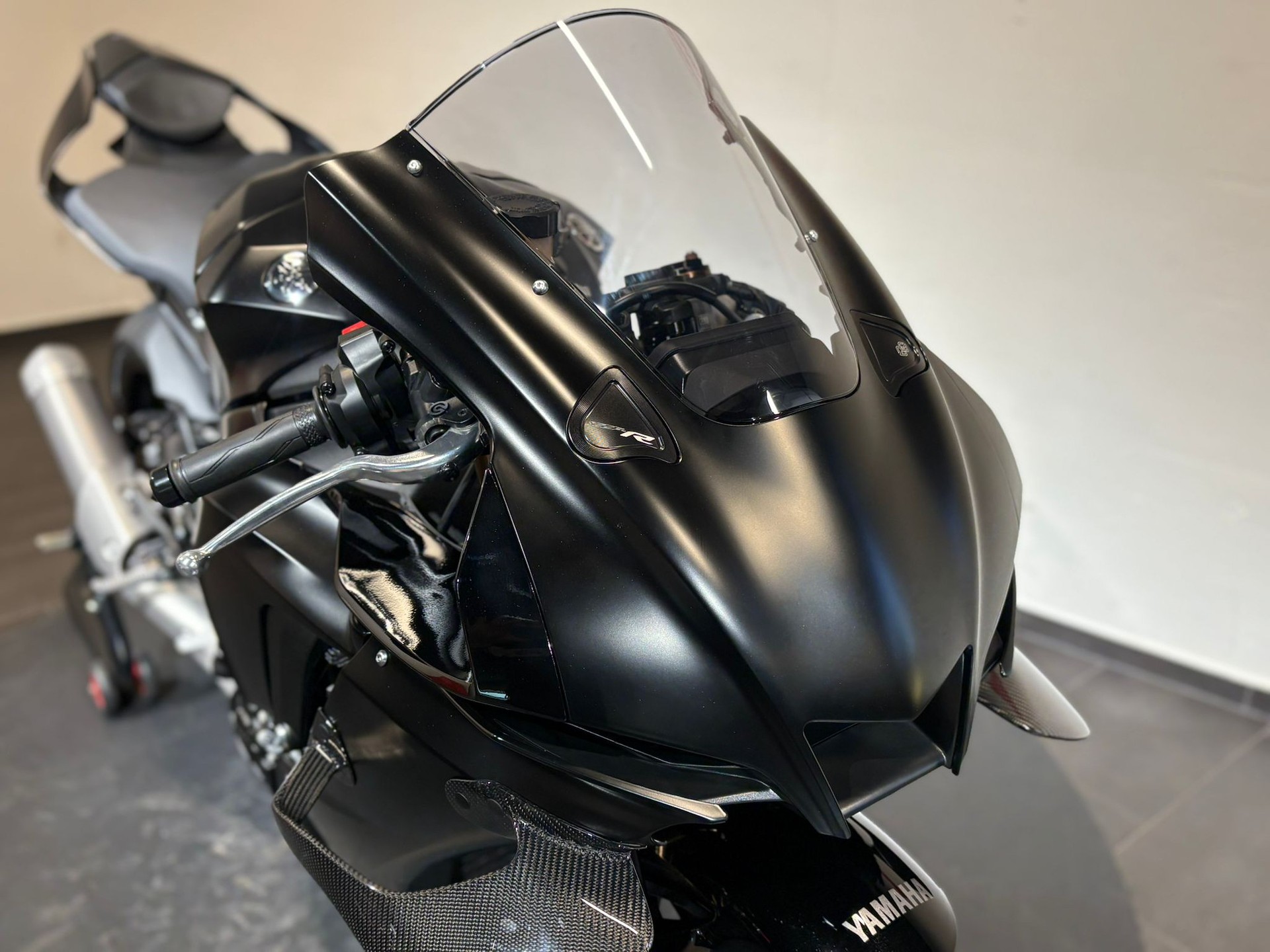 YAMAHA R1 Race-image-15