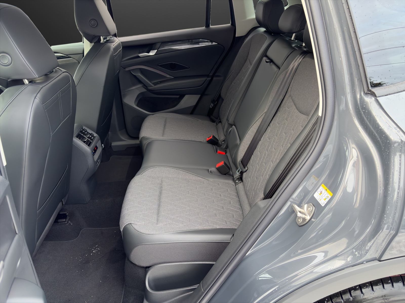 VW Tiguan 2.0 TDI SCR Elegance 4Motion DSG-image-8