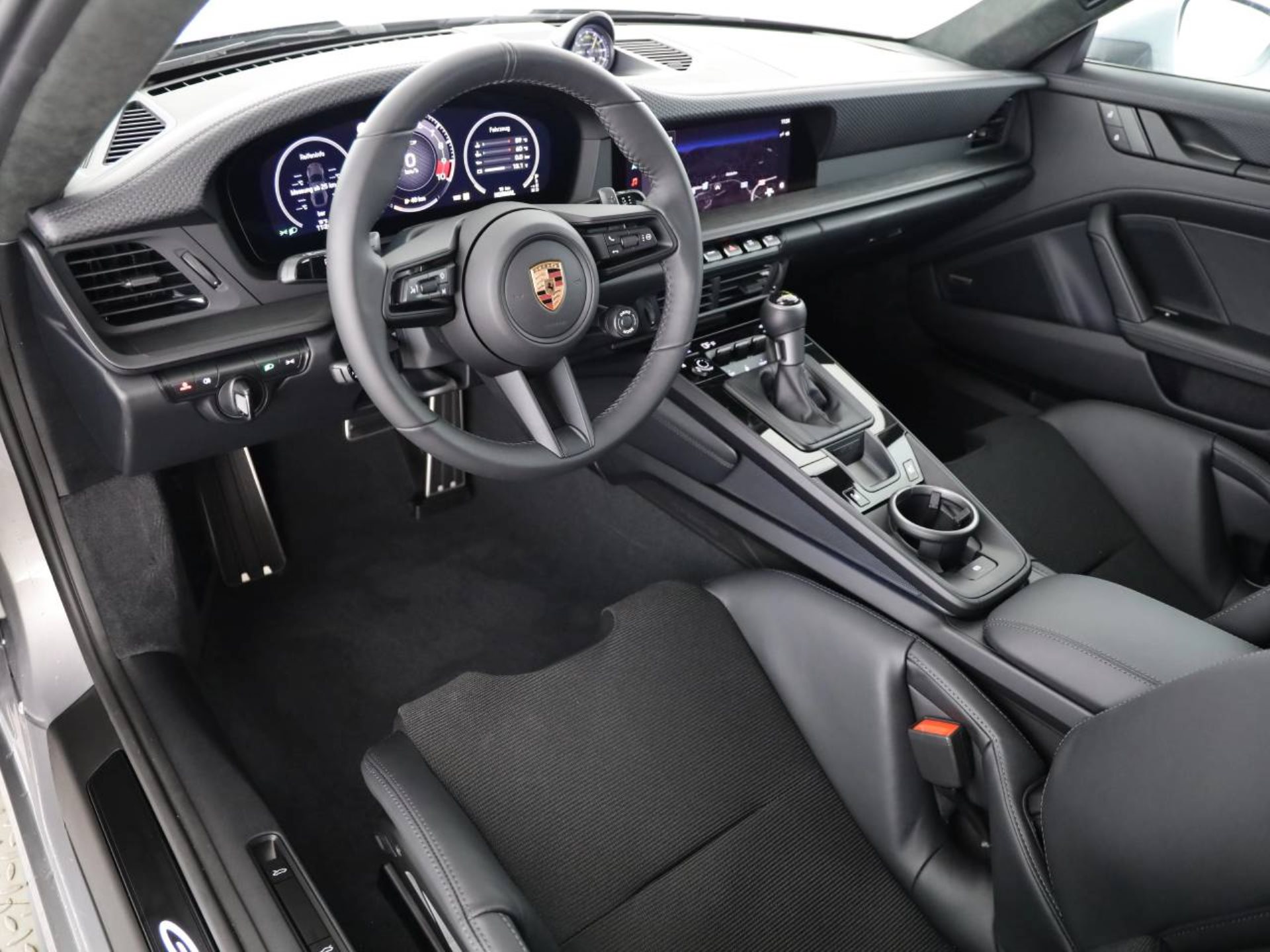 PORSCHE 911 GT3 mit Touring-Paket-image-9