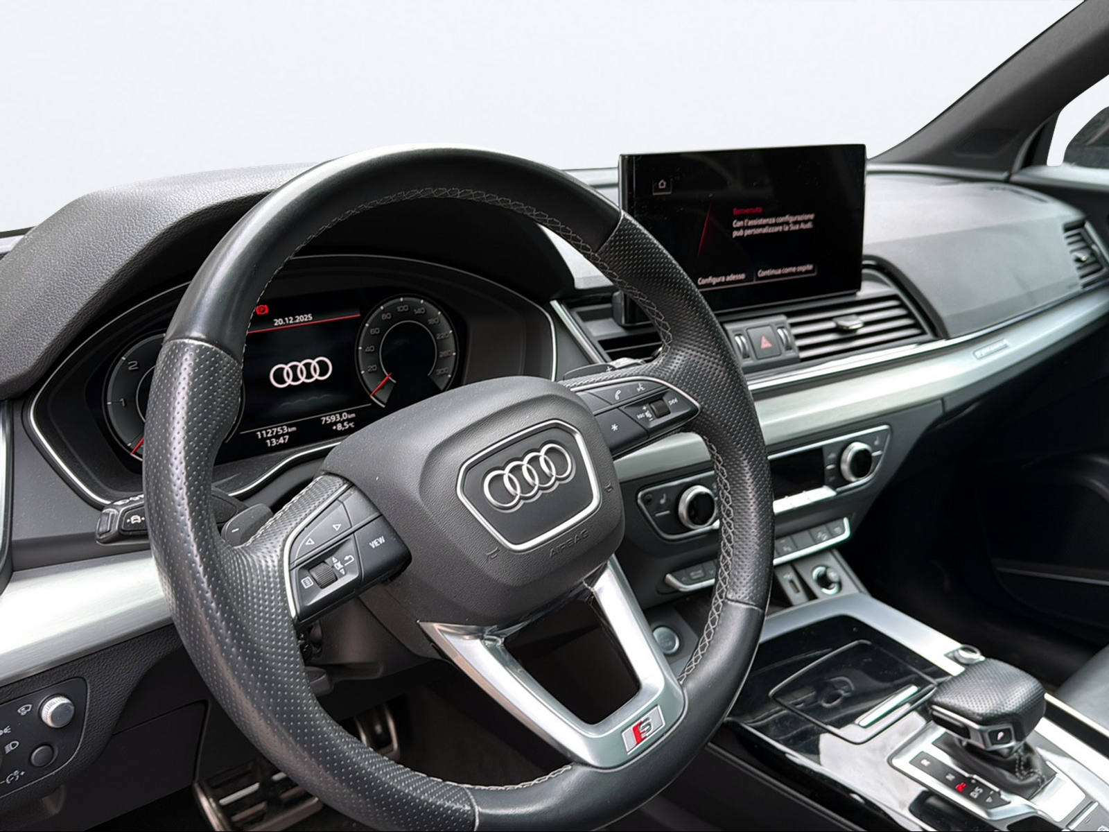 AUDI Q5 Sportback 40 TDI Blackedition quattro S-tronic-image-10