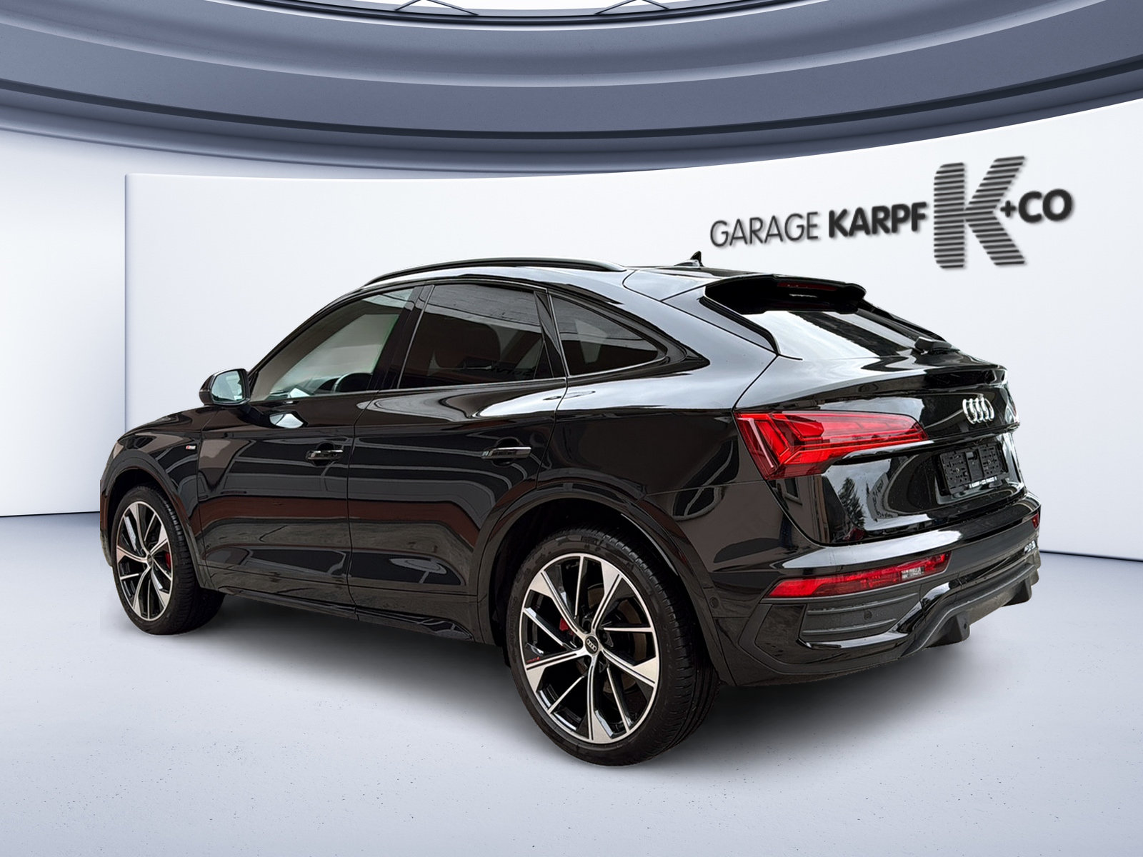 AUDI Q5 Sportback 40 TDI Blackedition quattro S-tronic-image-2