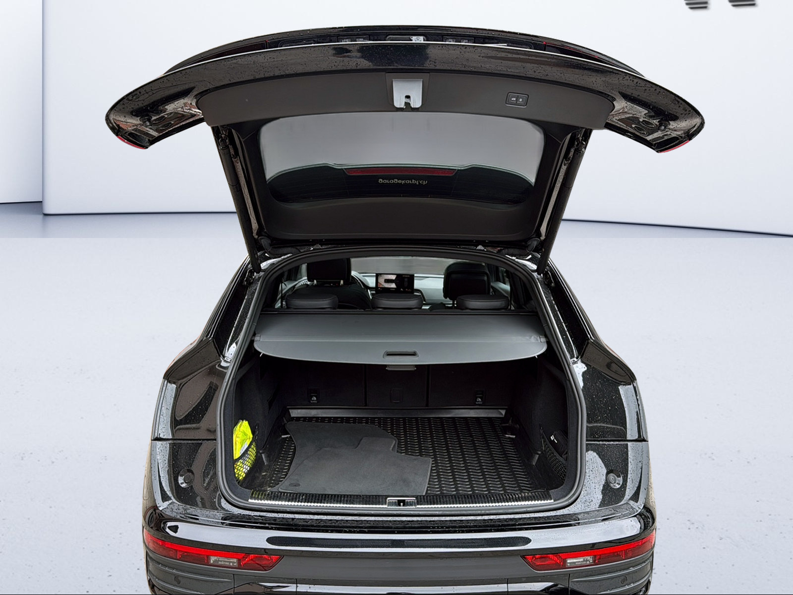AUDI Q5 Sportback 40 TDI Blackedition quattro S-tronic-image-8