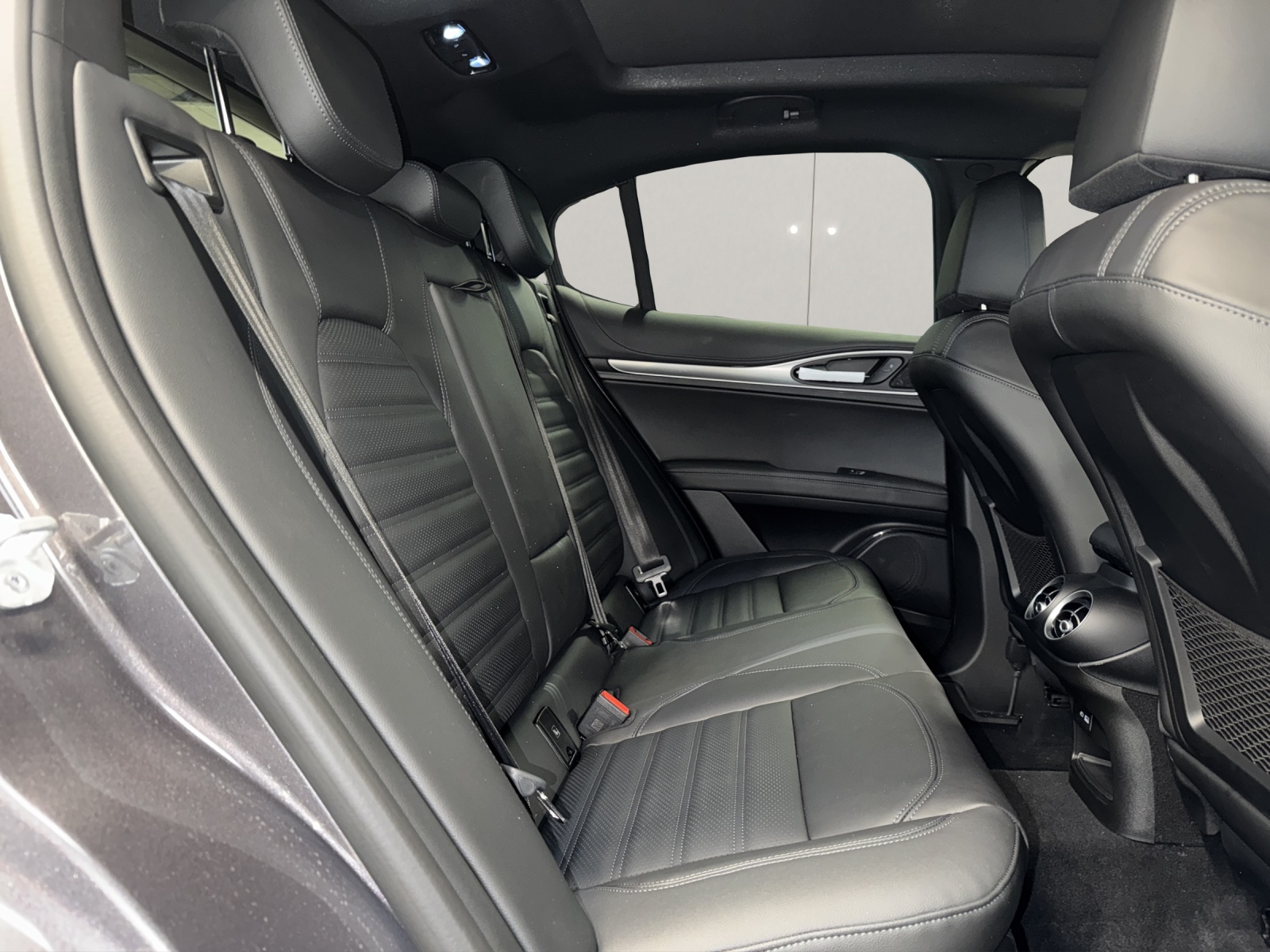 ALFA ROMEO Stelvio 2.0 Q4 280 Veloce-image-8