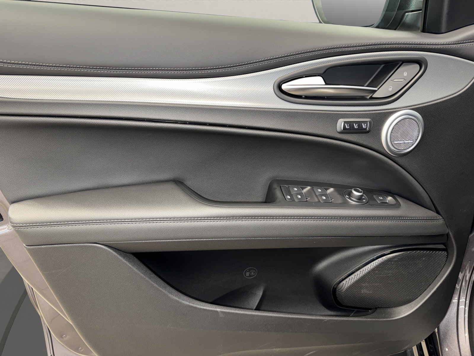 ALFA ROMEO Stelvio 2.0 Q4 280 Veloce-image-14