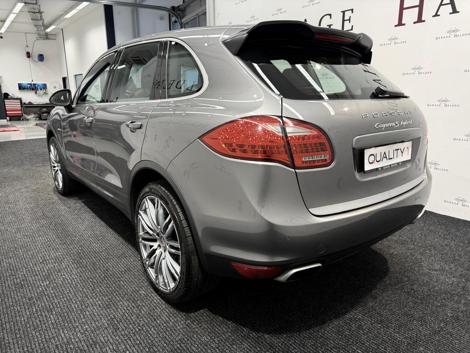PORSCHE Cayenne 3.0 V6 S Hybrid-image-3