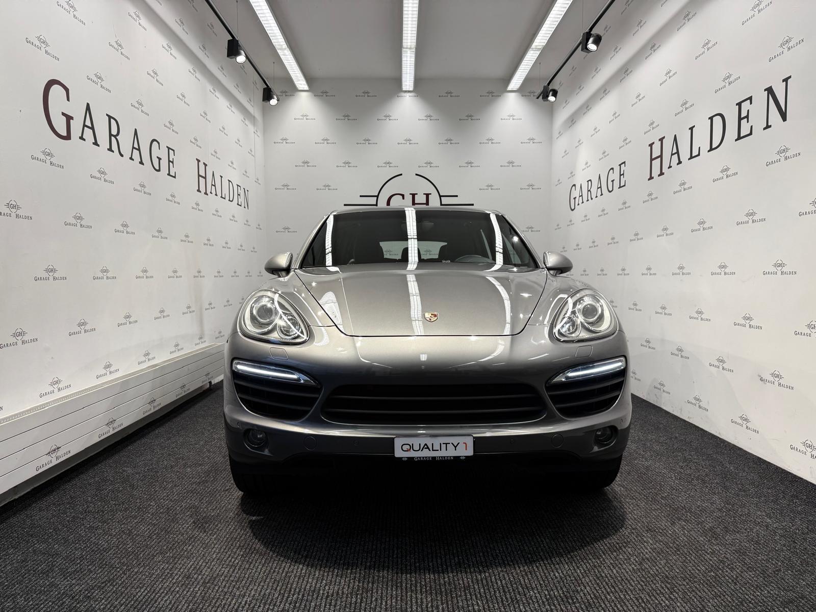 PORSCHE Cayenne 3.0 V6 S Hybrid-image-1