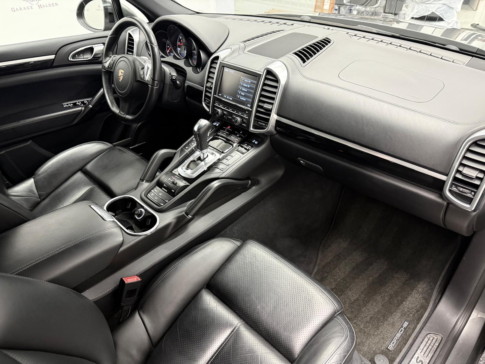 PORSCHE Cayenne 3.0 V6 S Hybrid-image-13