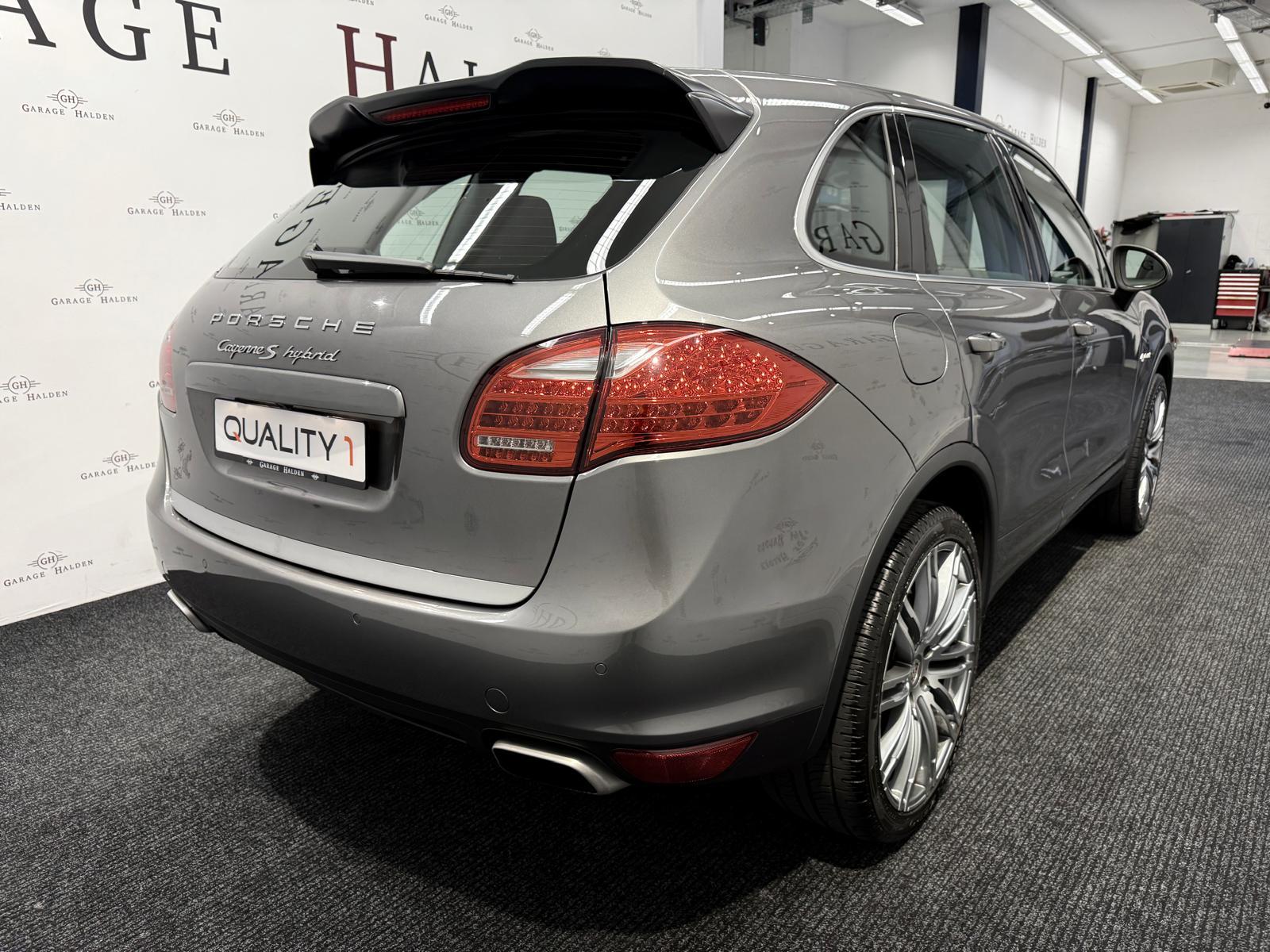 PORSCHE Cayenne 3.0 V6 S Hybrid-image-6