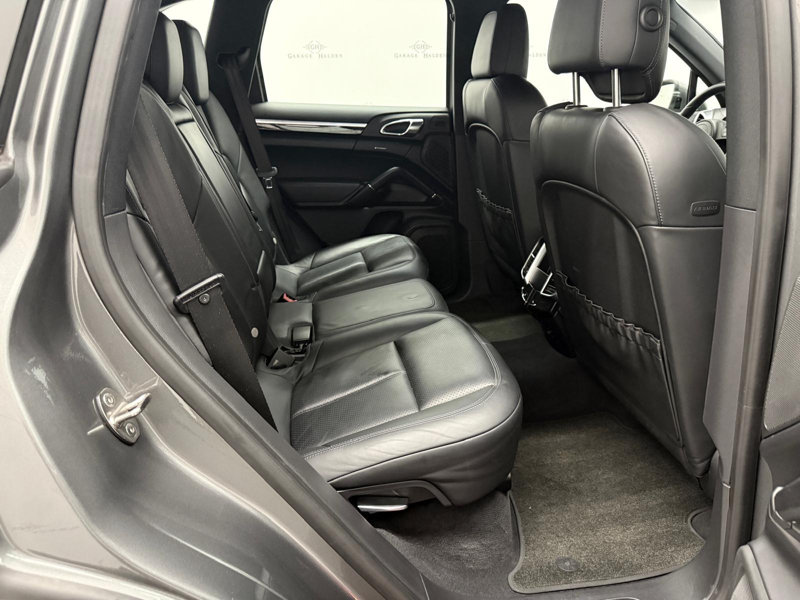 PORSCHE Cayenne 3.0 V6 S Hybrid-image-15