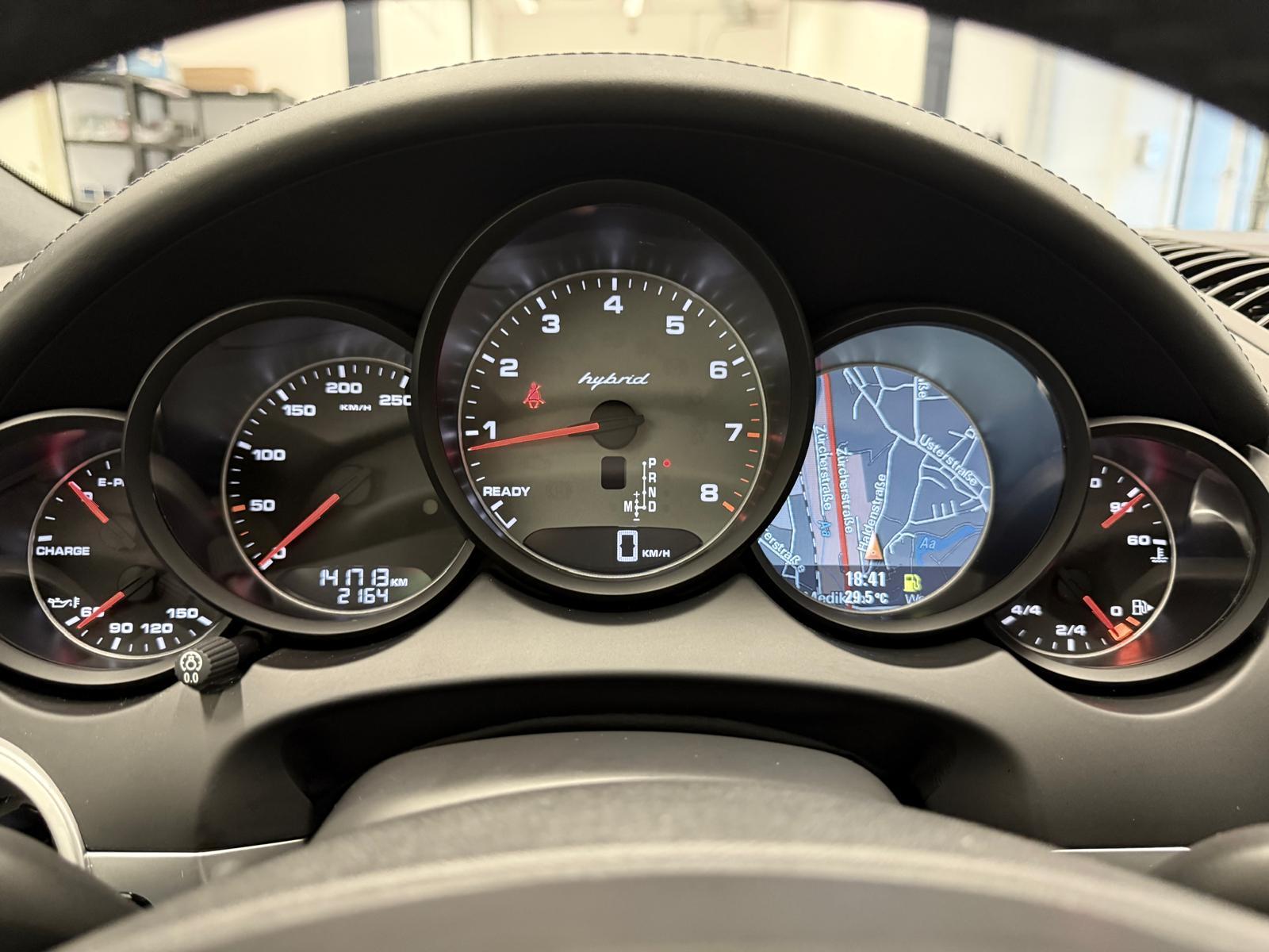 PORSCHE Cayenne 3.0 V6 S Hybrid-image-16