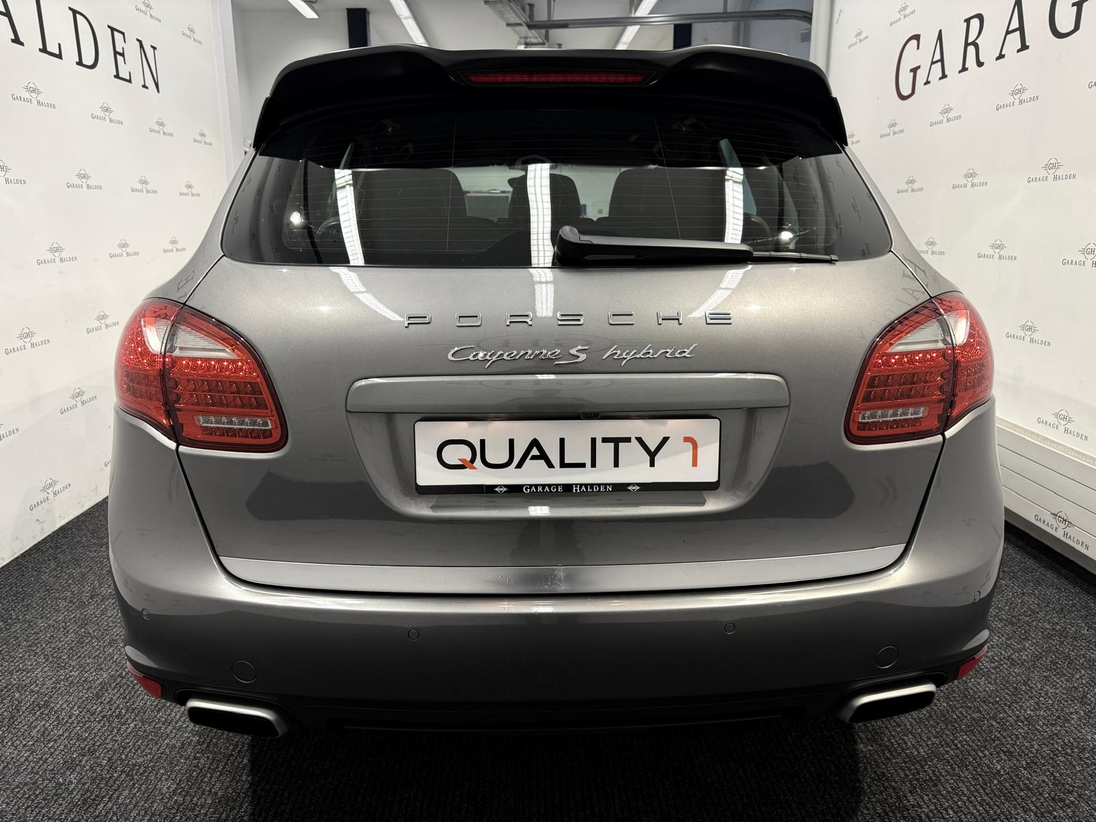 PORSCHE Cayenne 3.0 V6 S Hybrid-image-4