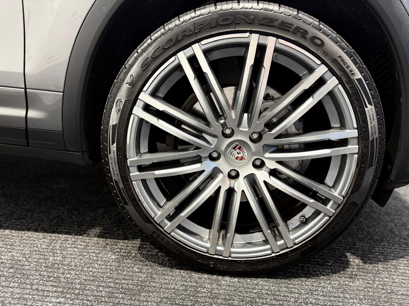 PORSCHE Cayenne 3.0 V6 S Hybrid-image-7