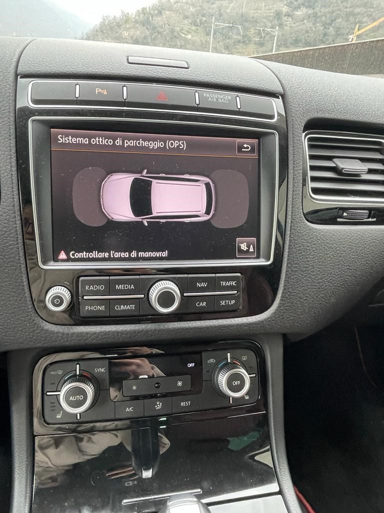 VW Touareg 3.0 TDI BlueMotion Technology Tiptronic-image-11